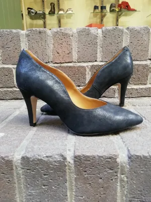 Caprice Black Pearl Leather Heeled Court Shoe. Only a size 3.5 left.
