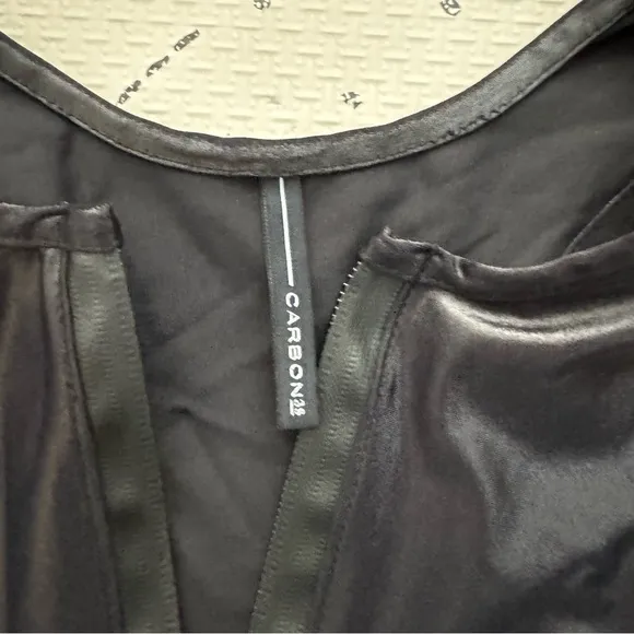 Carbon38- Iridium Front Zip Mesh Sports Bra Small