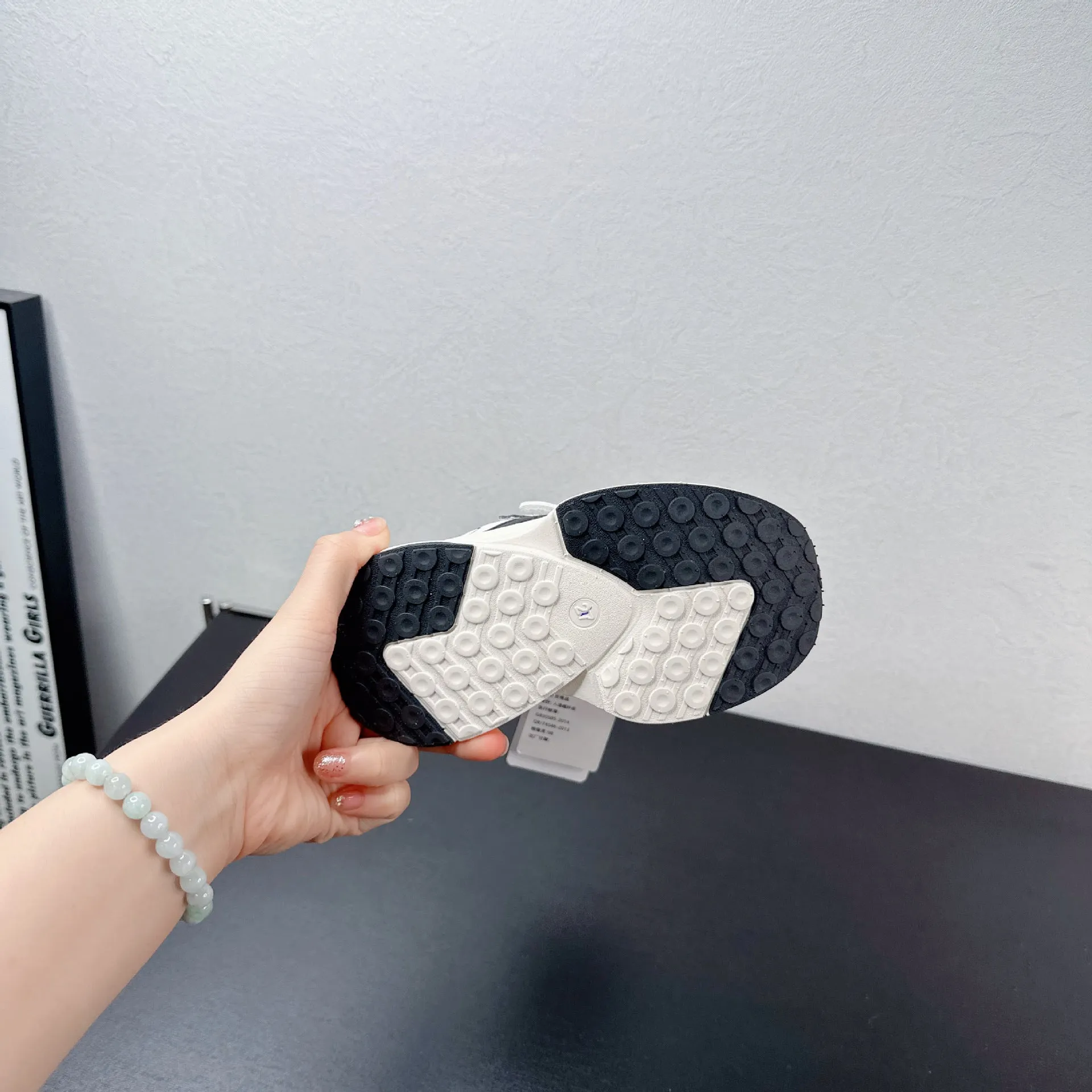 CARTOON PRINT SNEAKERS - WHITE & BLACK