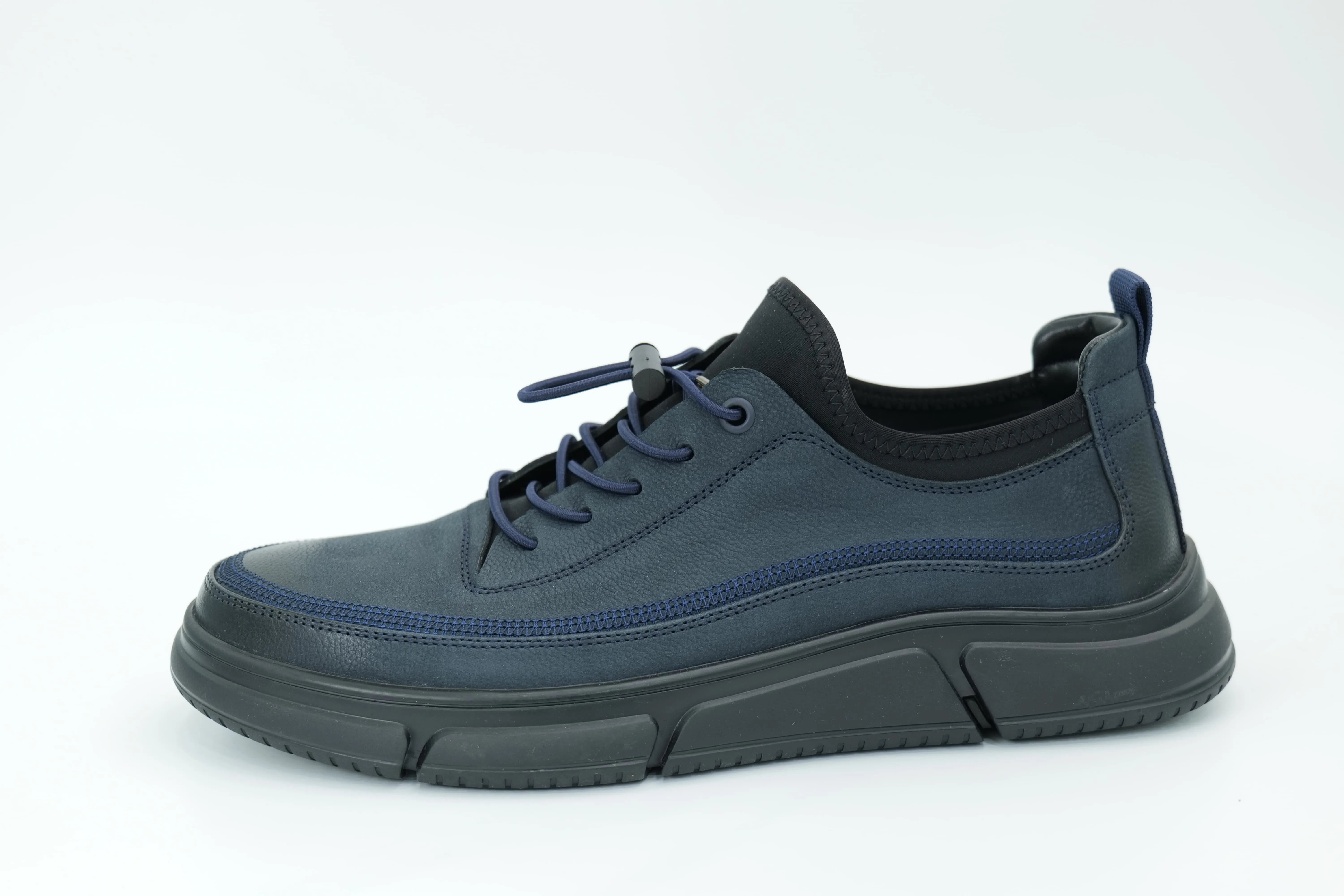 Casual shoes
