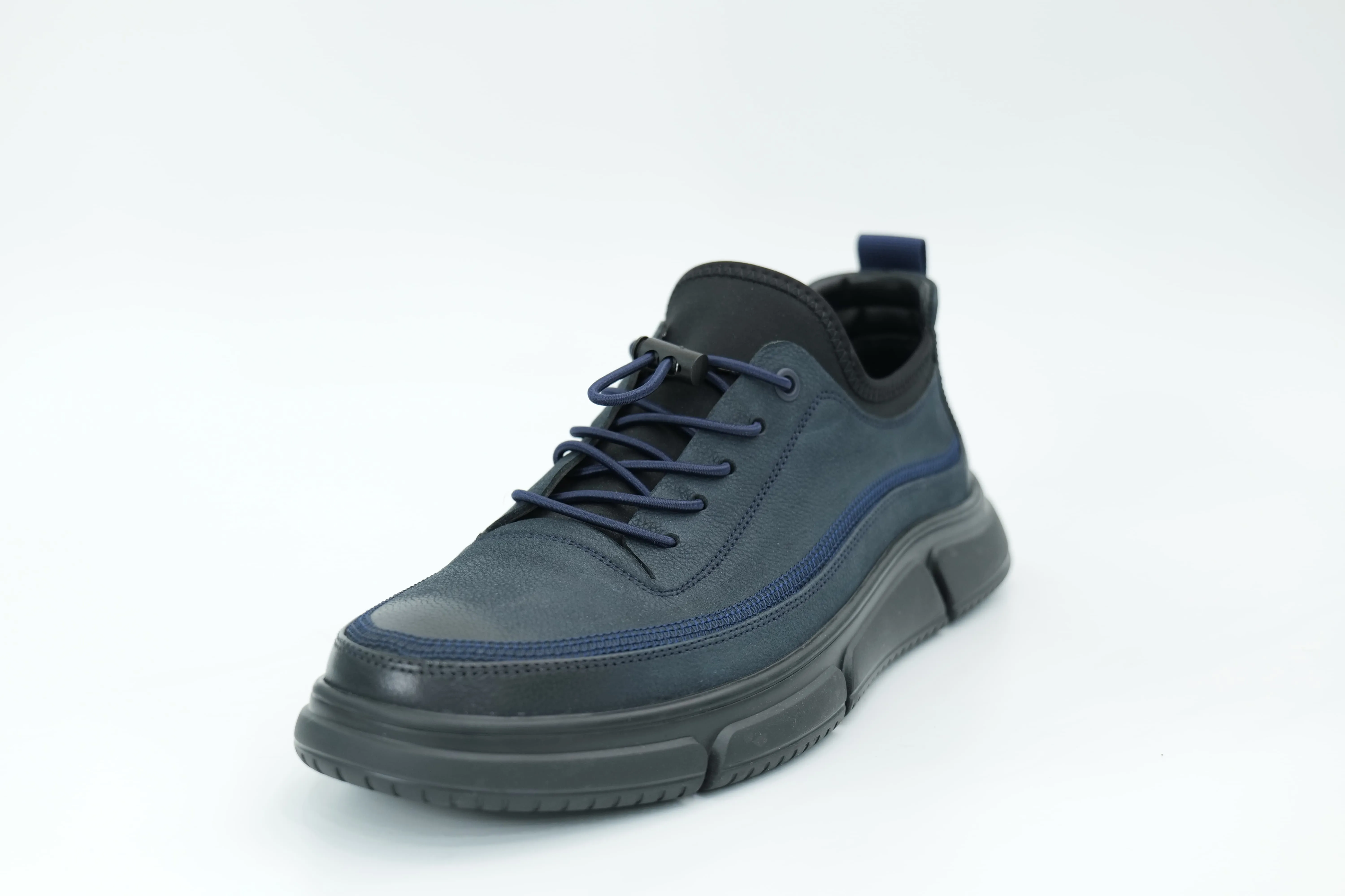 Casual shoes