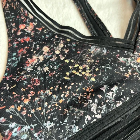 Lululemon sports bra with velvet and mash accent racer back V-neck