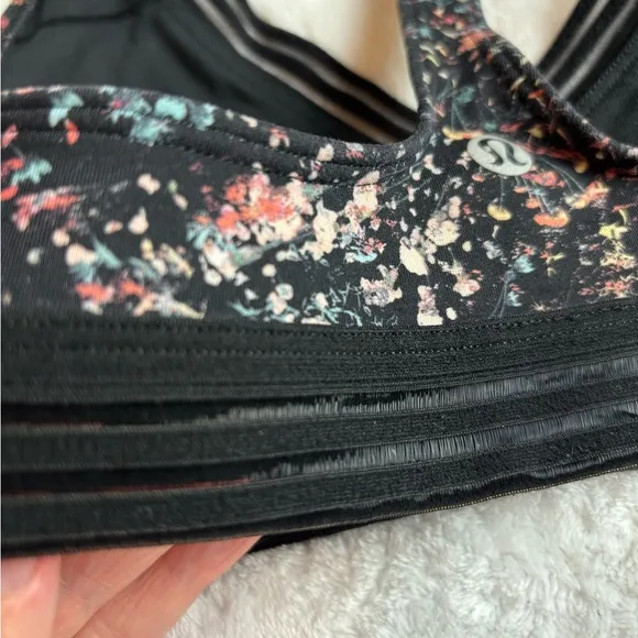 Lululemon sports bra with velvet and mash accent racer back V-neck