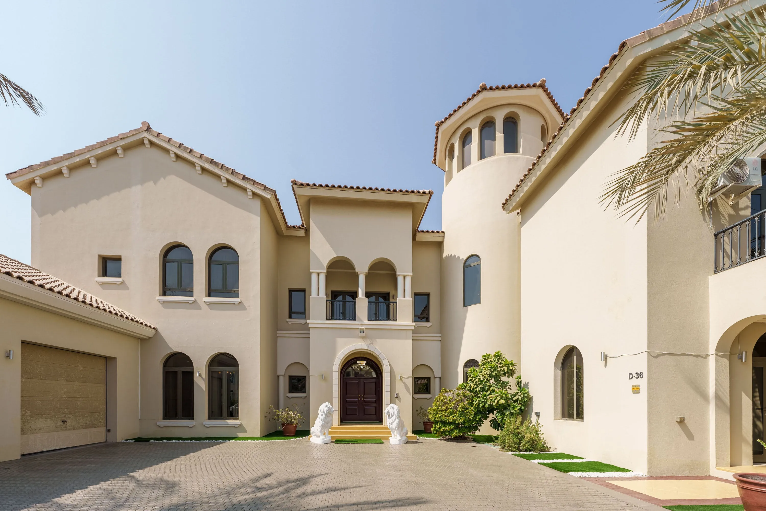 Opulent Palm Villa w/ Pool & Royal Atlantis Views