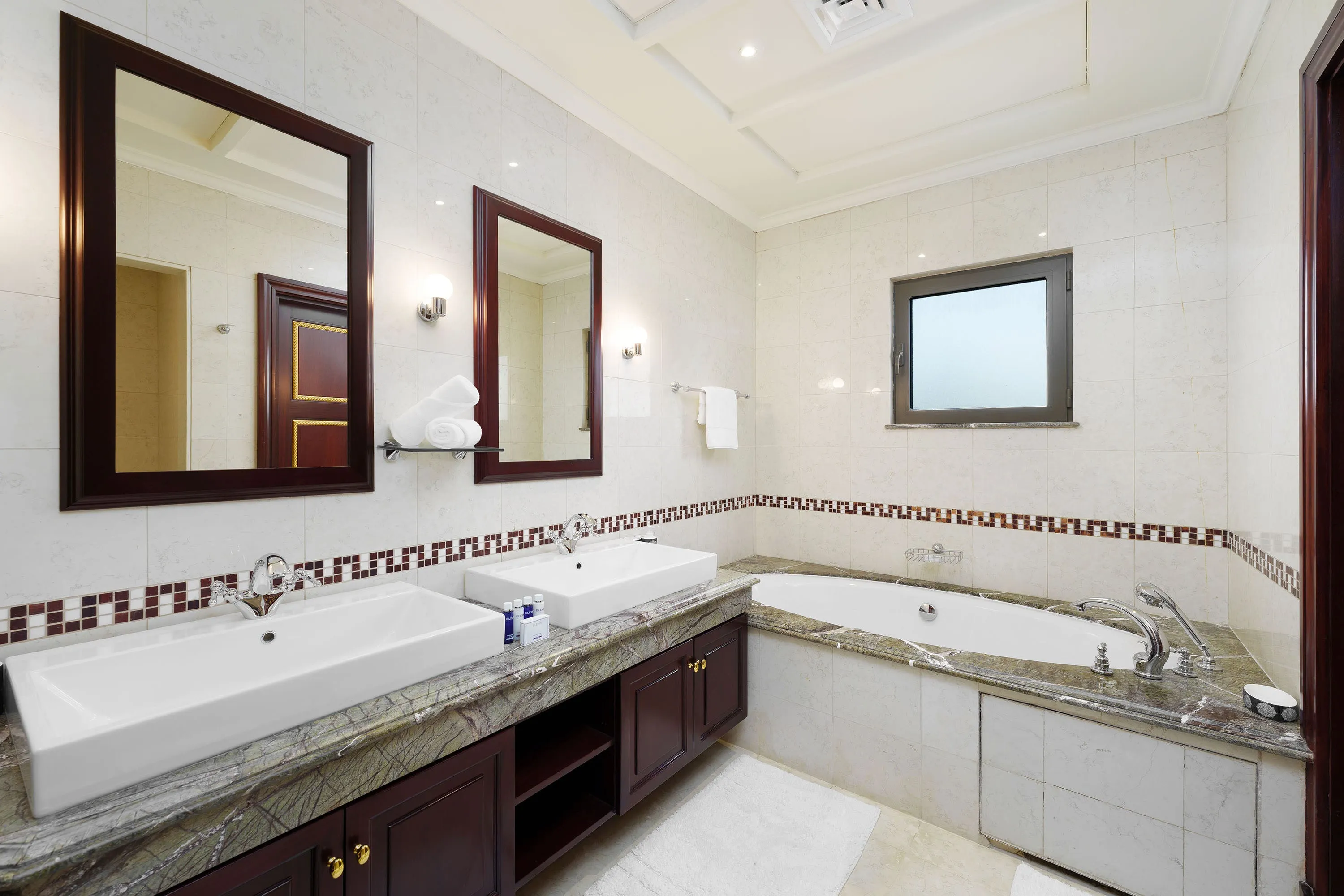 Opulent Palm Villa w/ Pool & Royal Atlantis Views