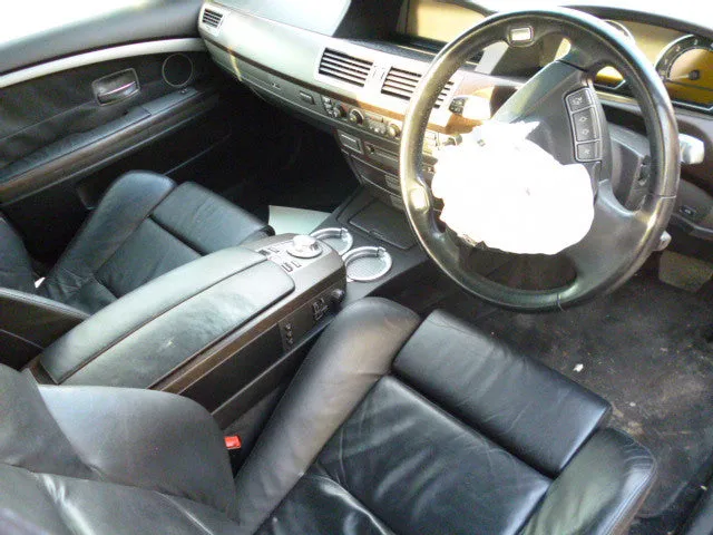 S2650 7' E65 Sedan 735i 2004/04