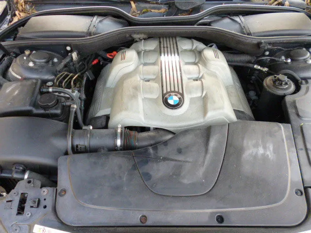 S2650 7' E65 Sedan 735i 2004/04