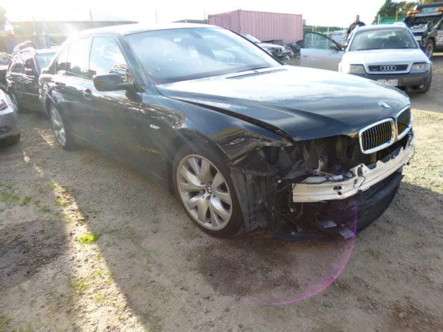 S2650 7' E65 Sedan 735i 2004/04