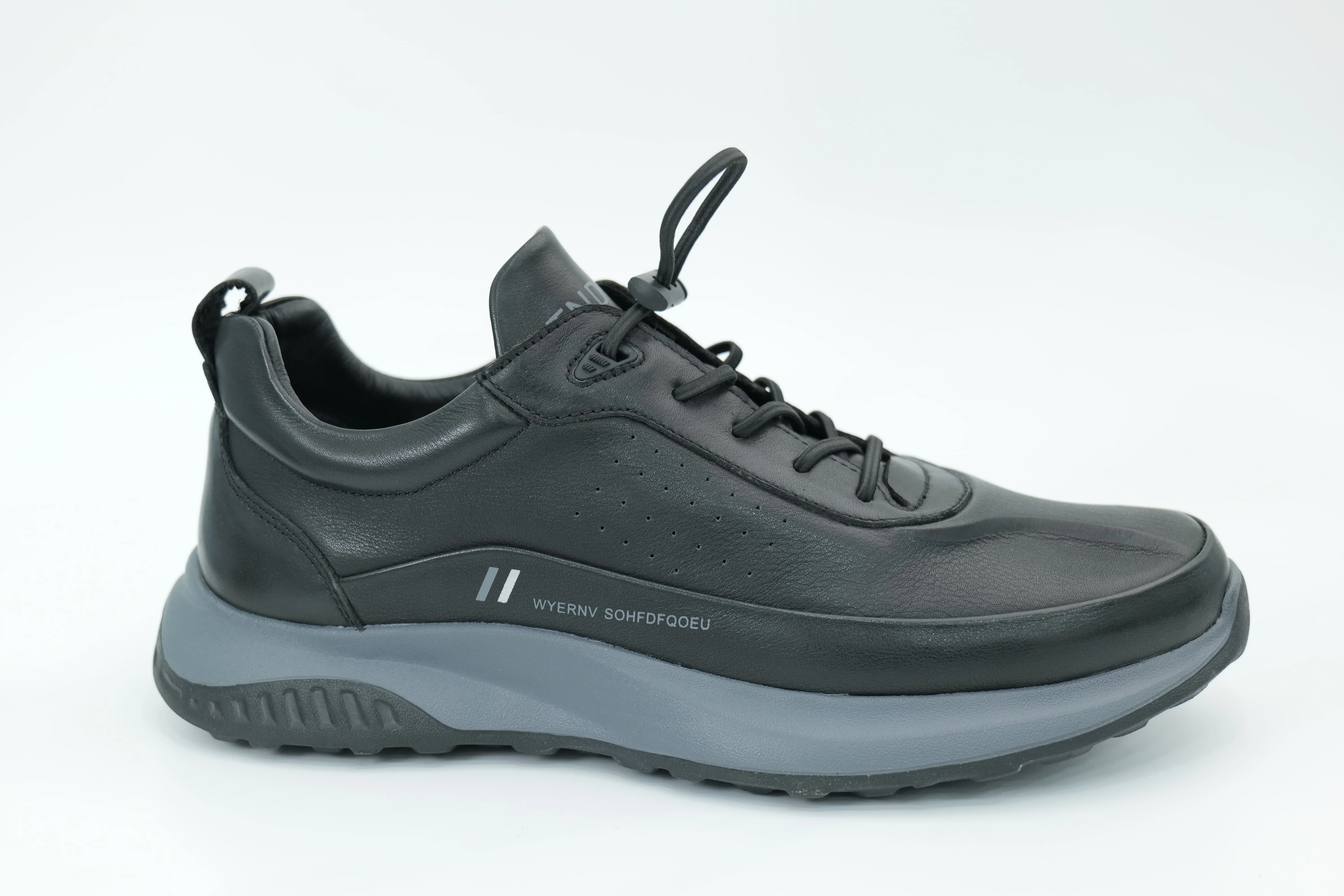 Sports shoes
