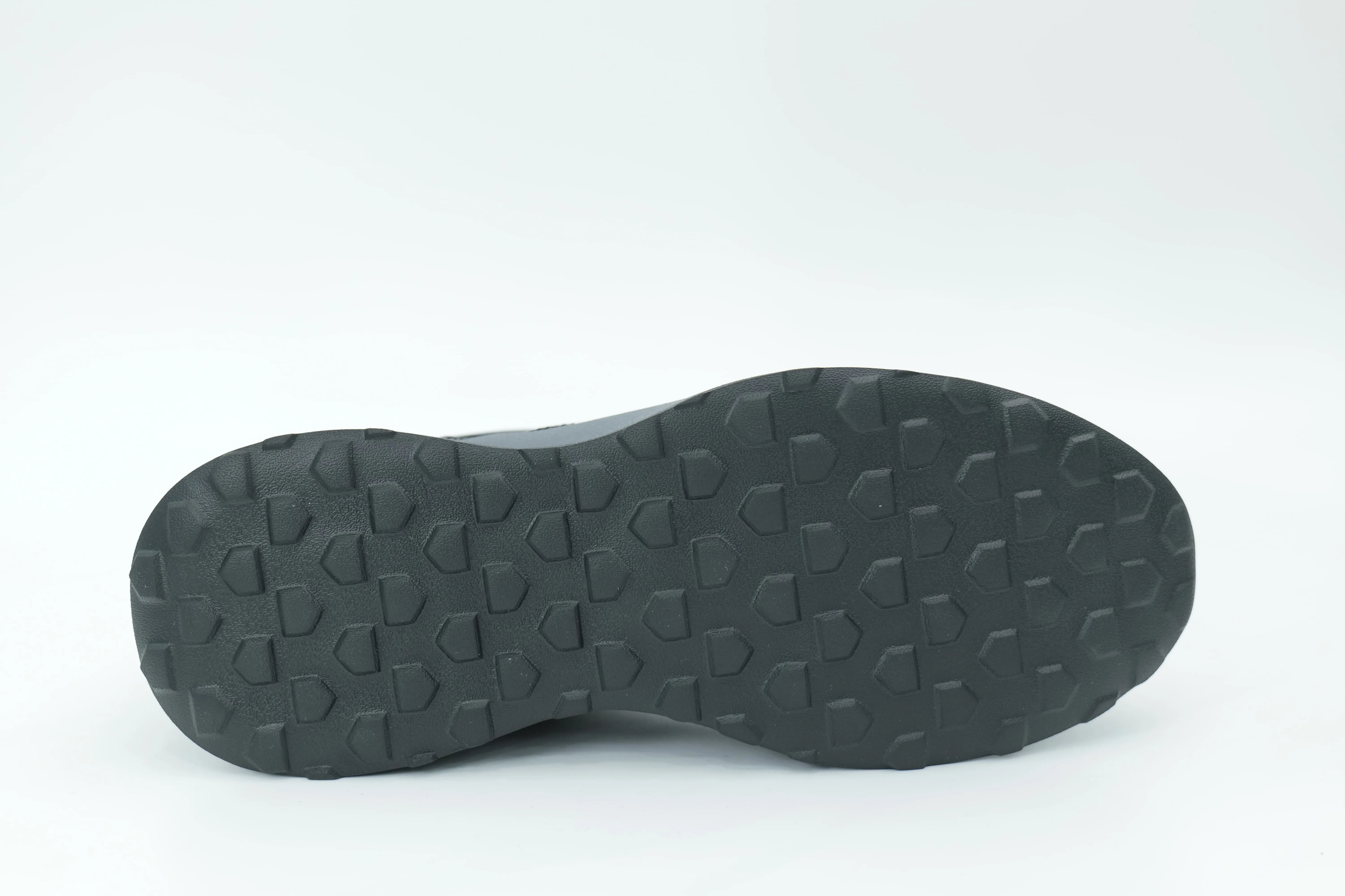 Sports shoes