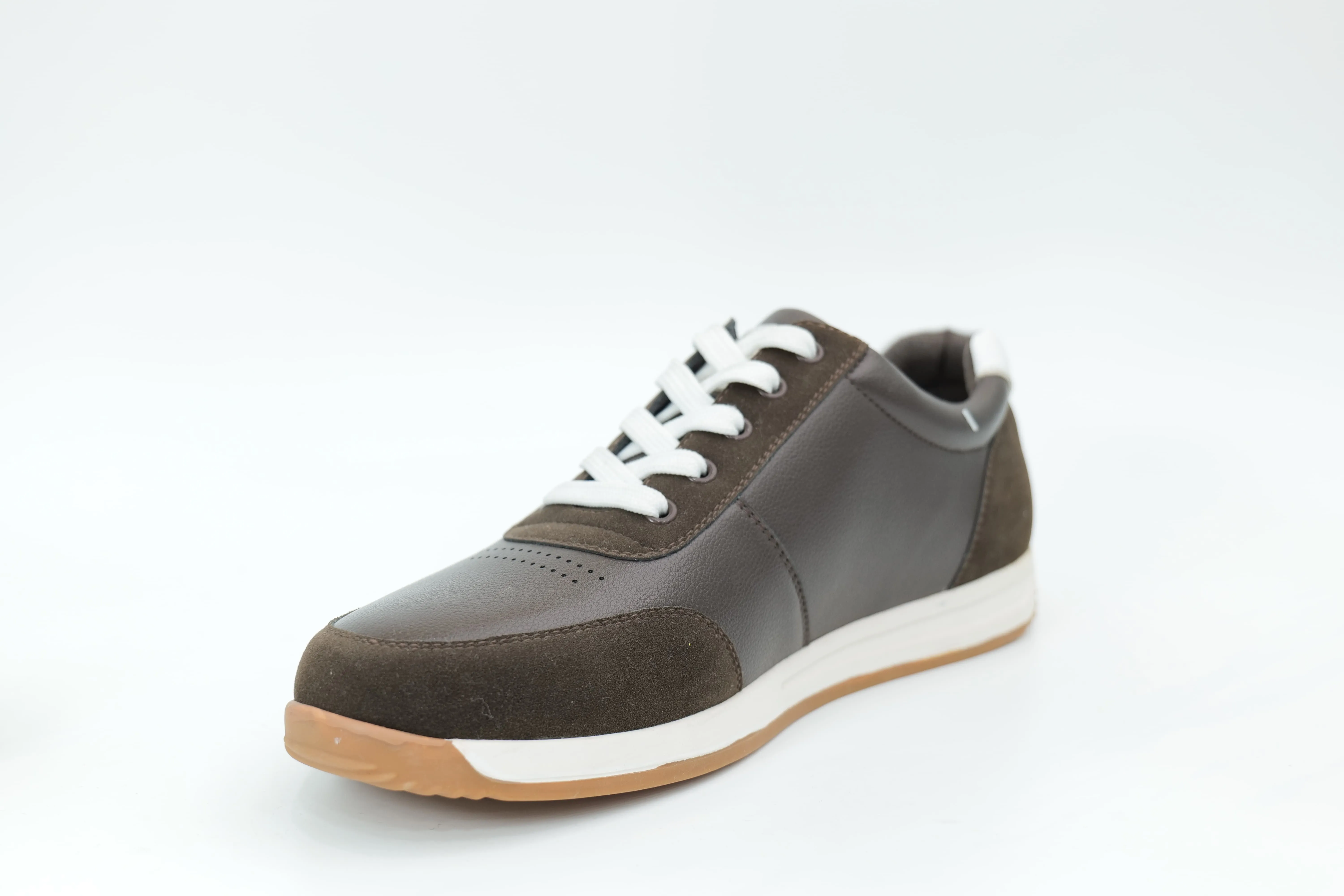 Sports shoes