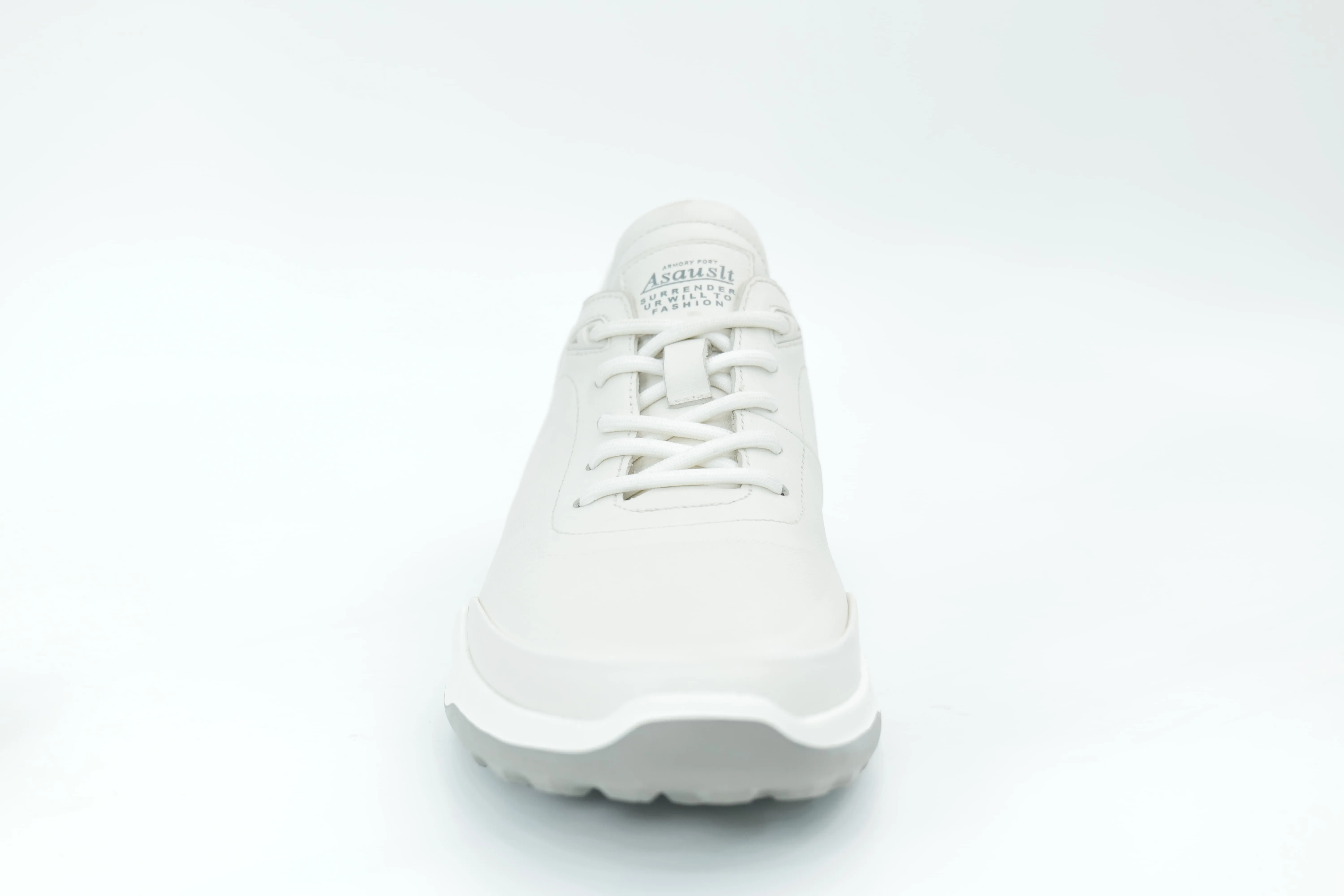 Sports shoes