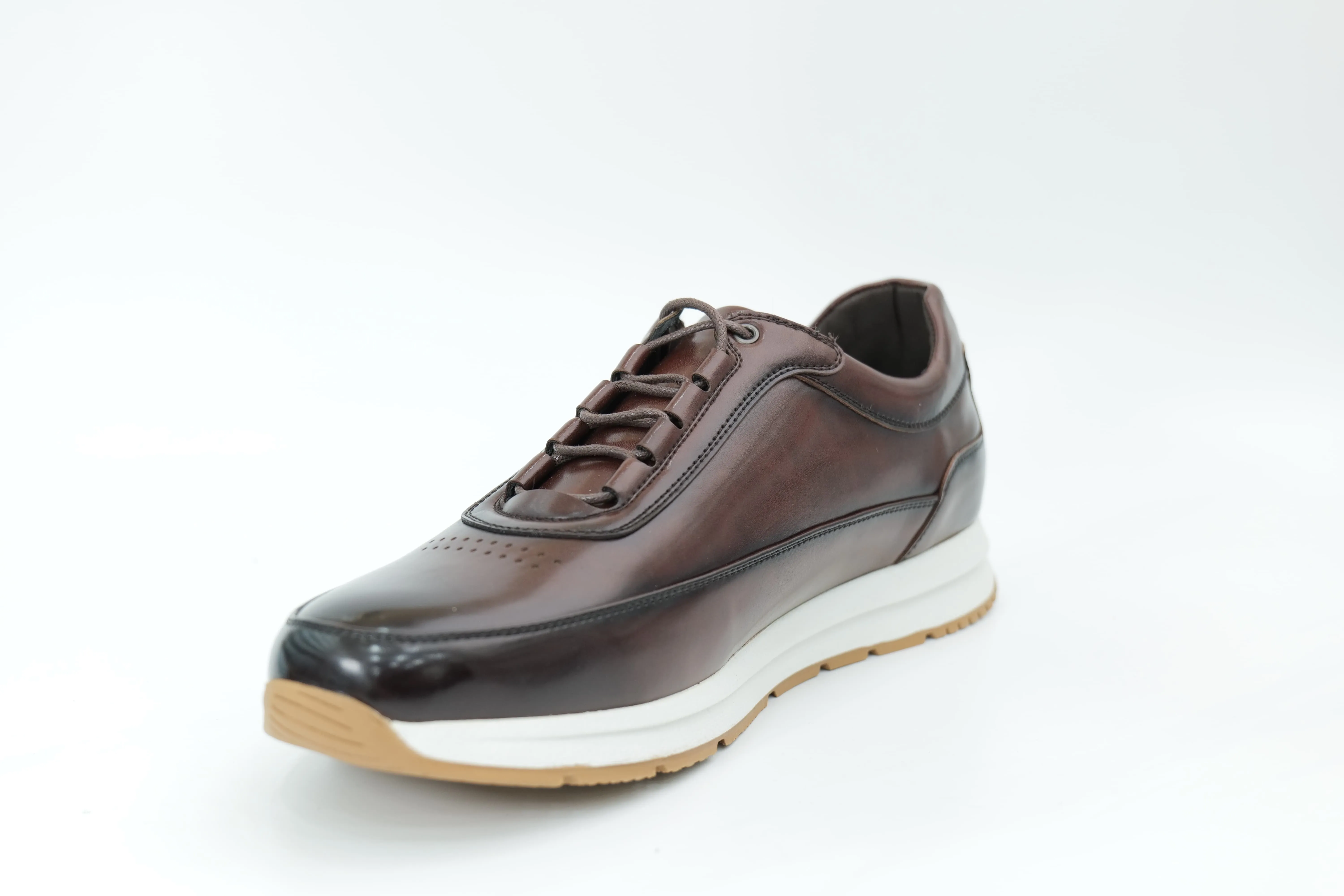 Sports shoes