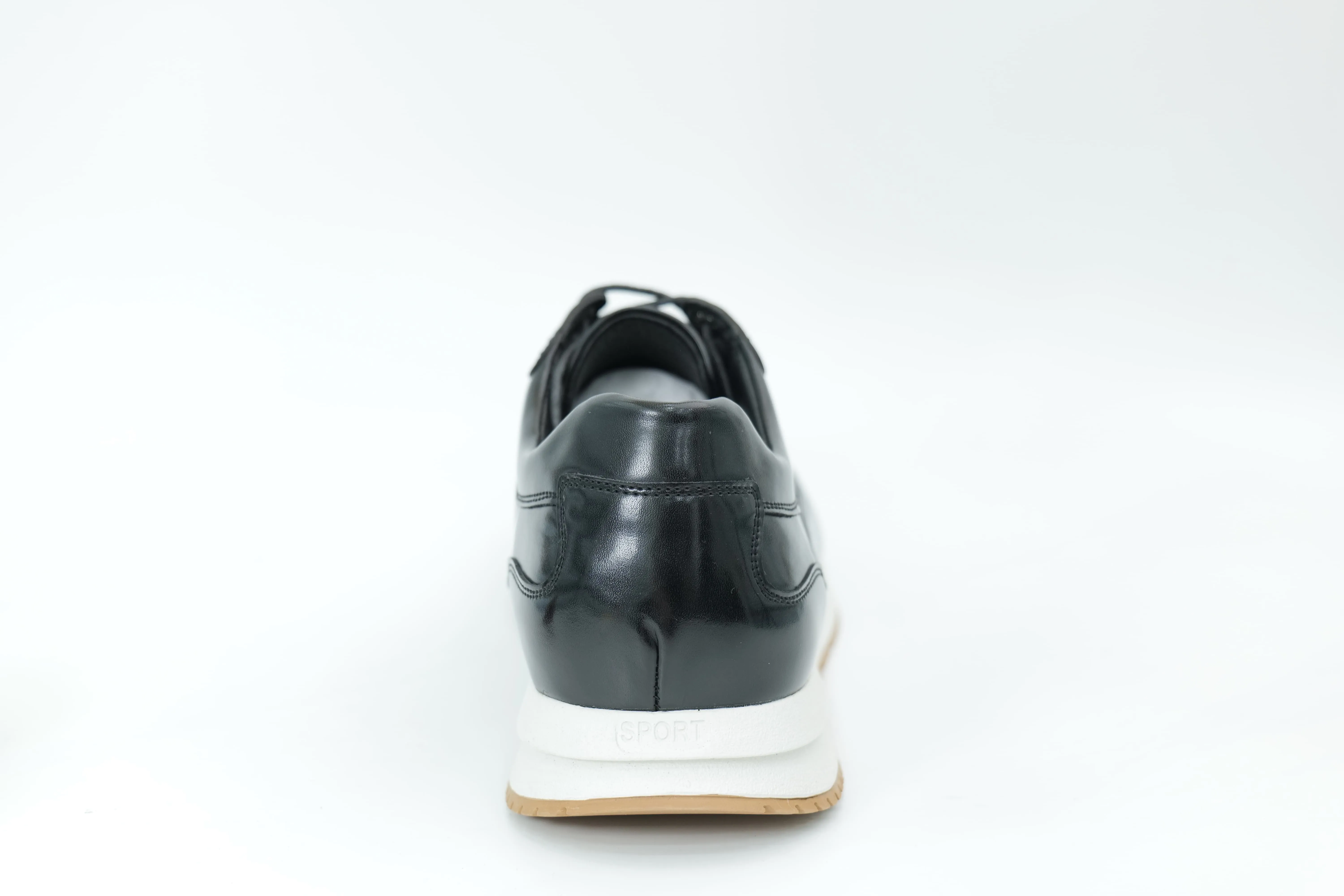 Sports shoes