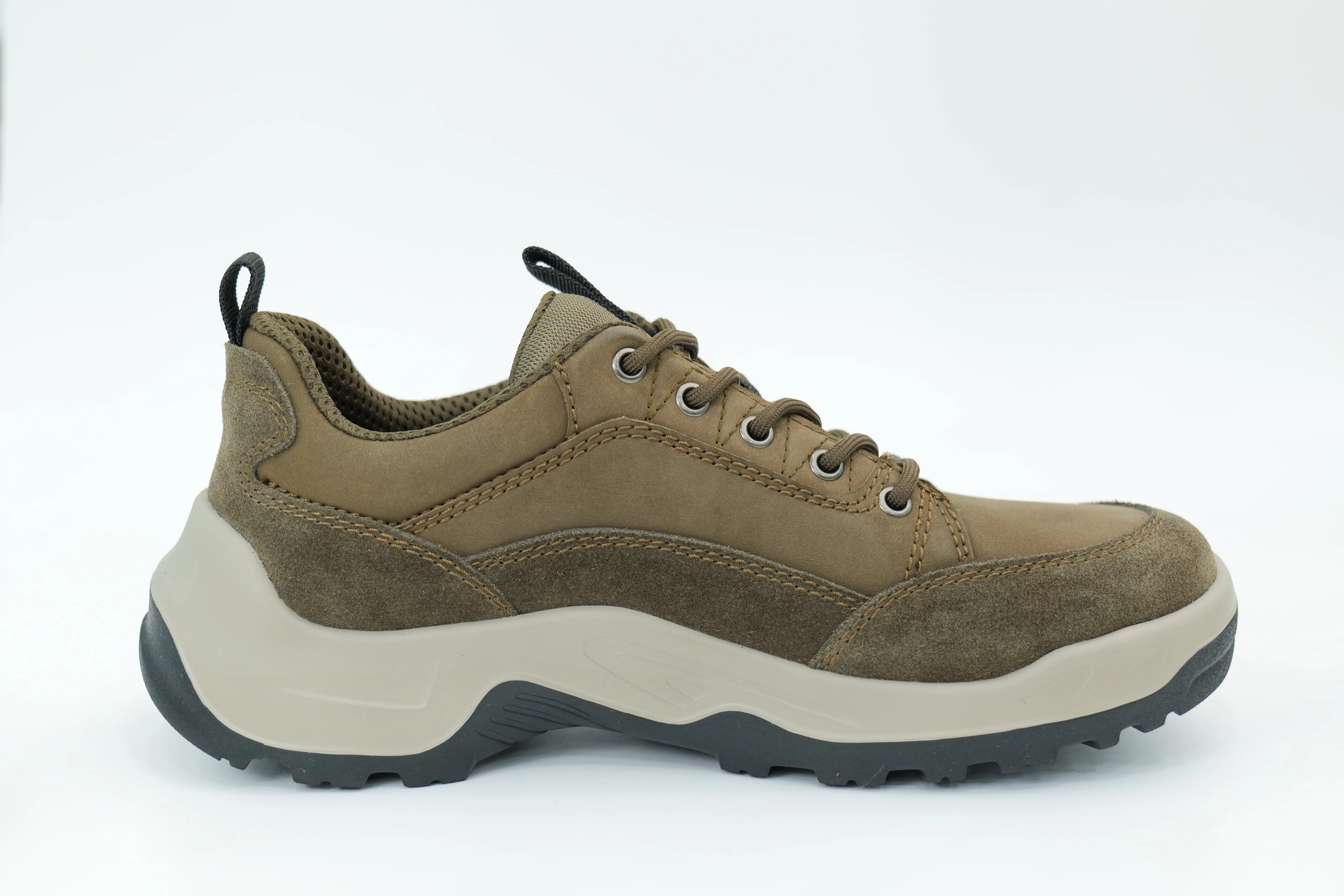 Sports shoes