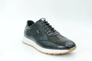 Sports shoes