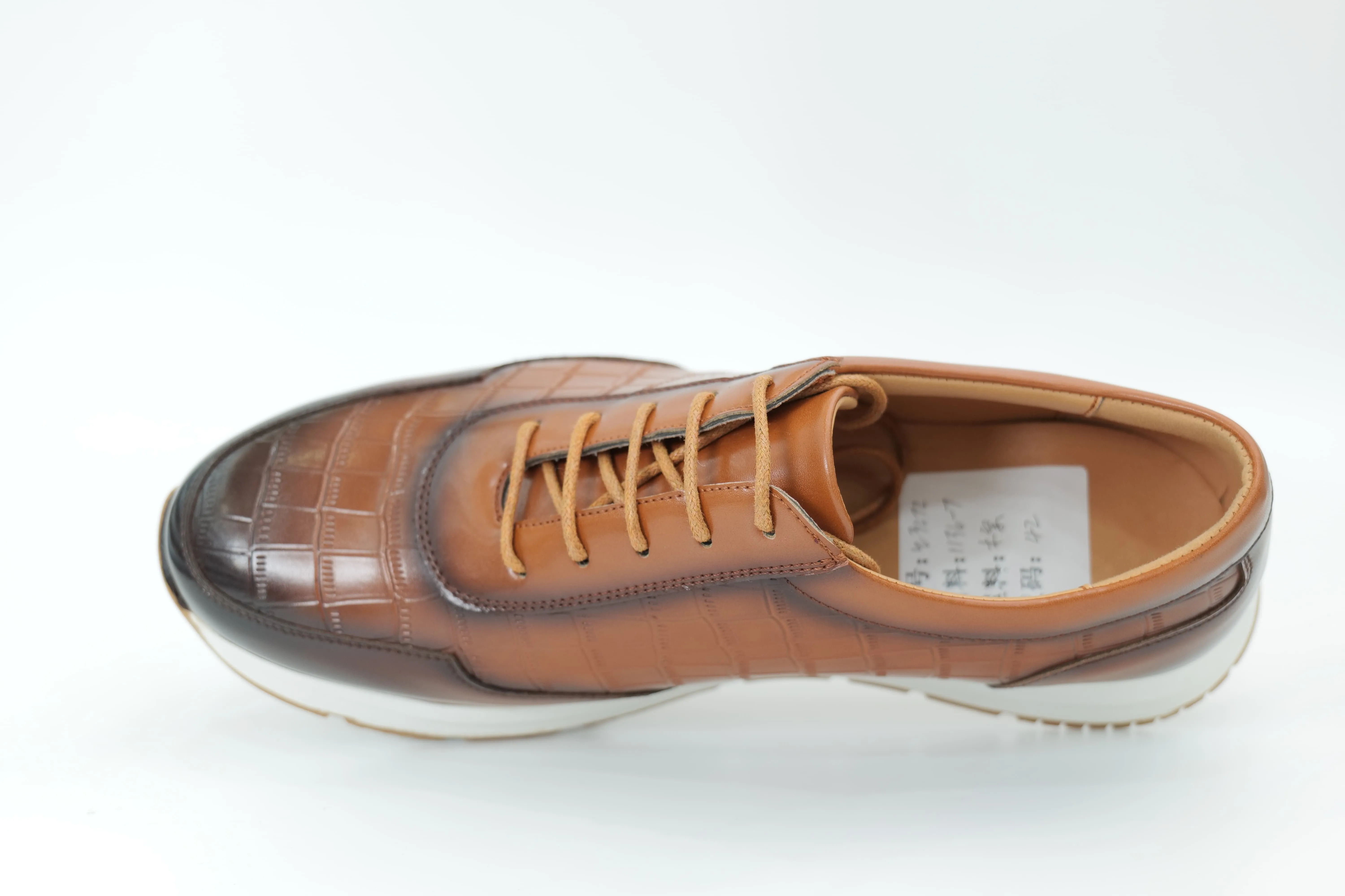 Sports shoes