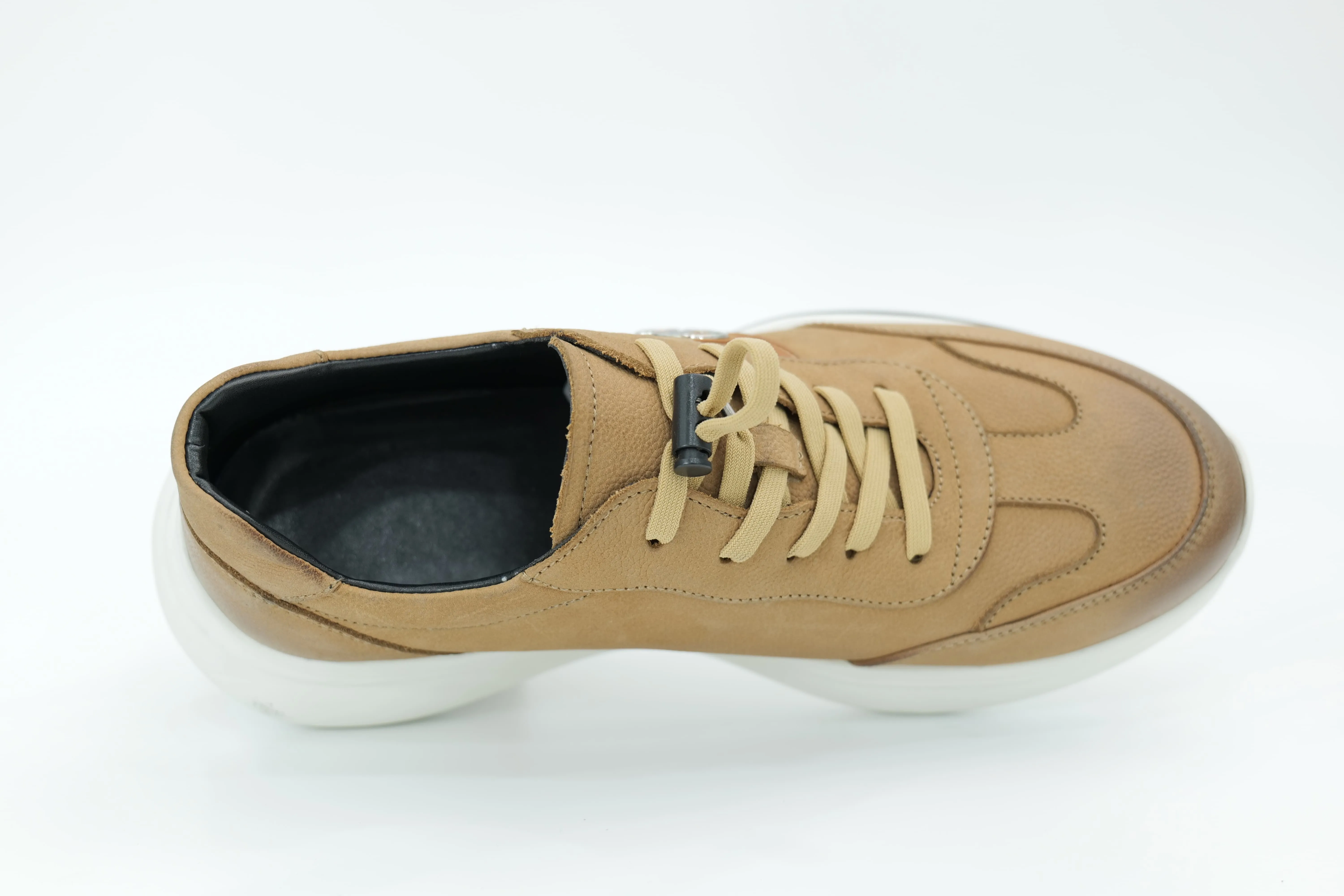 Sports shoes