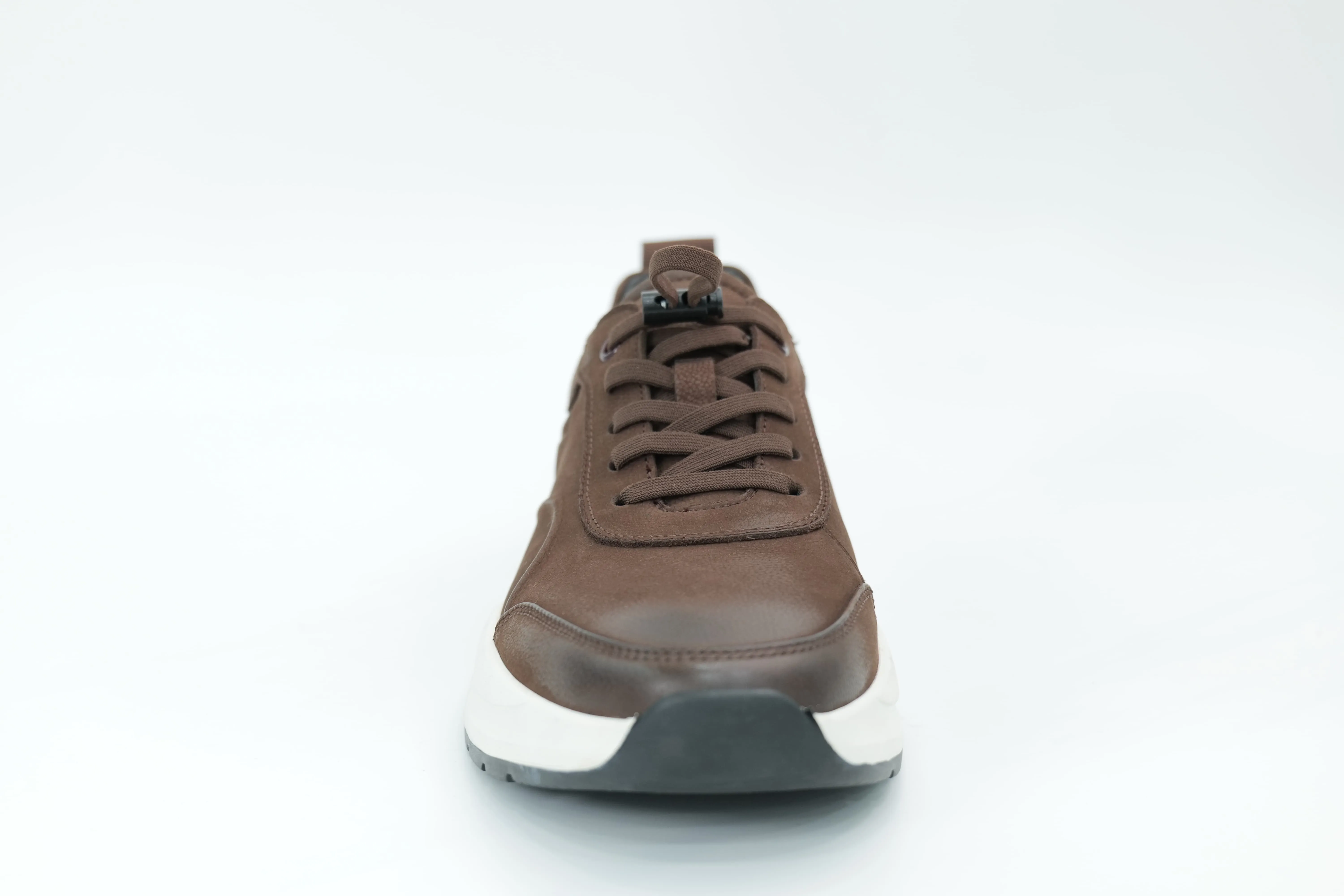 Sports shoes