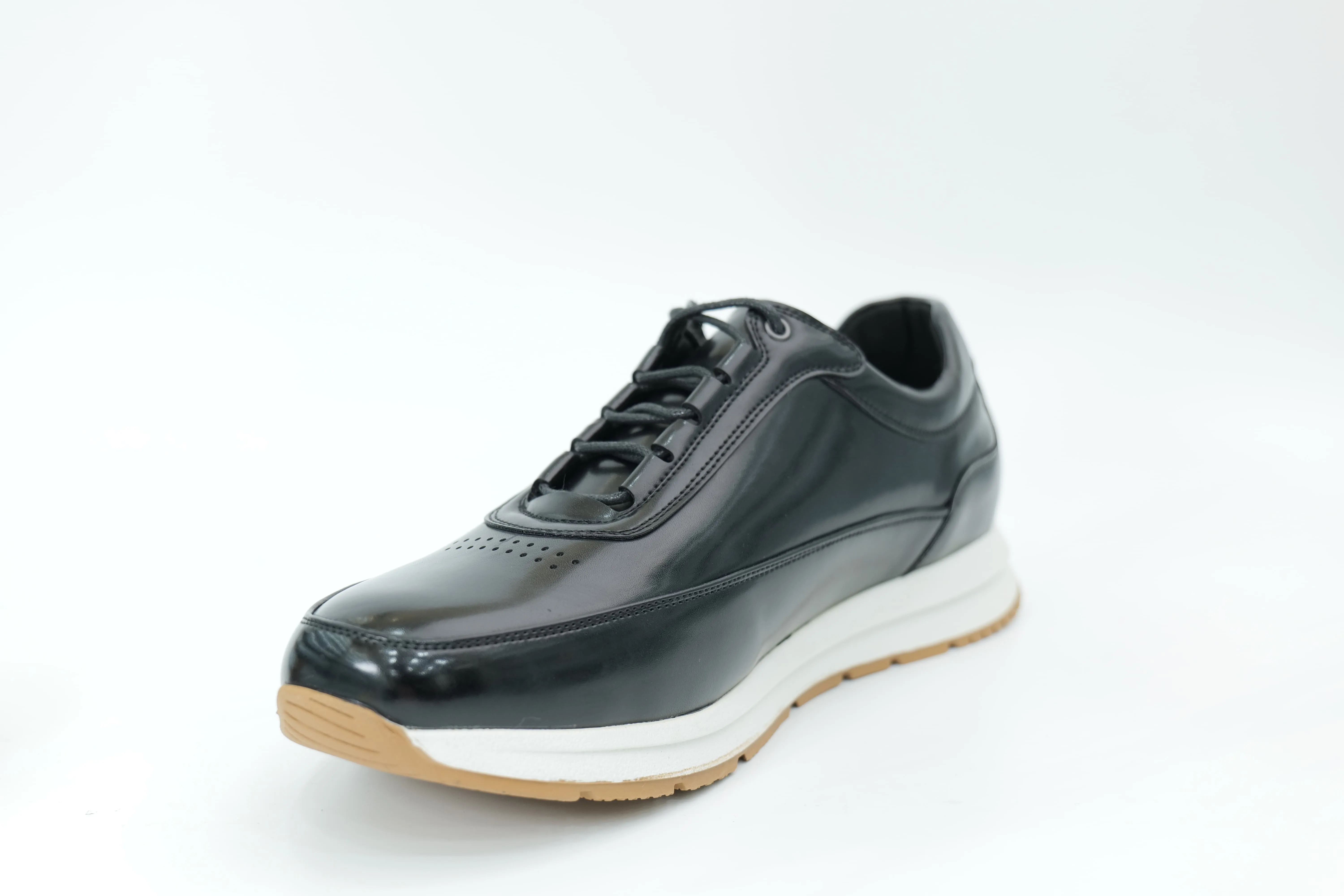 Sports shoes