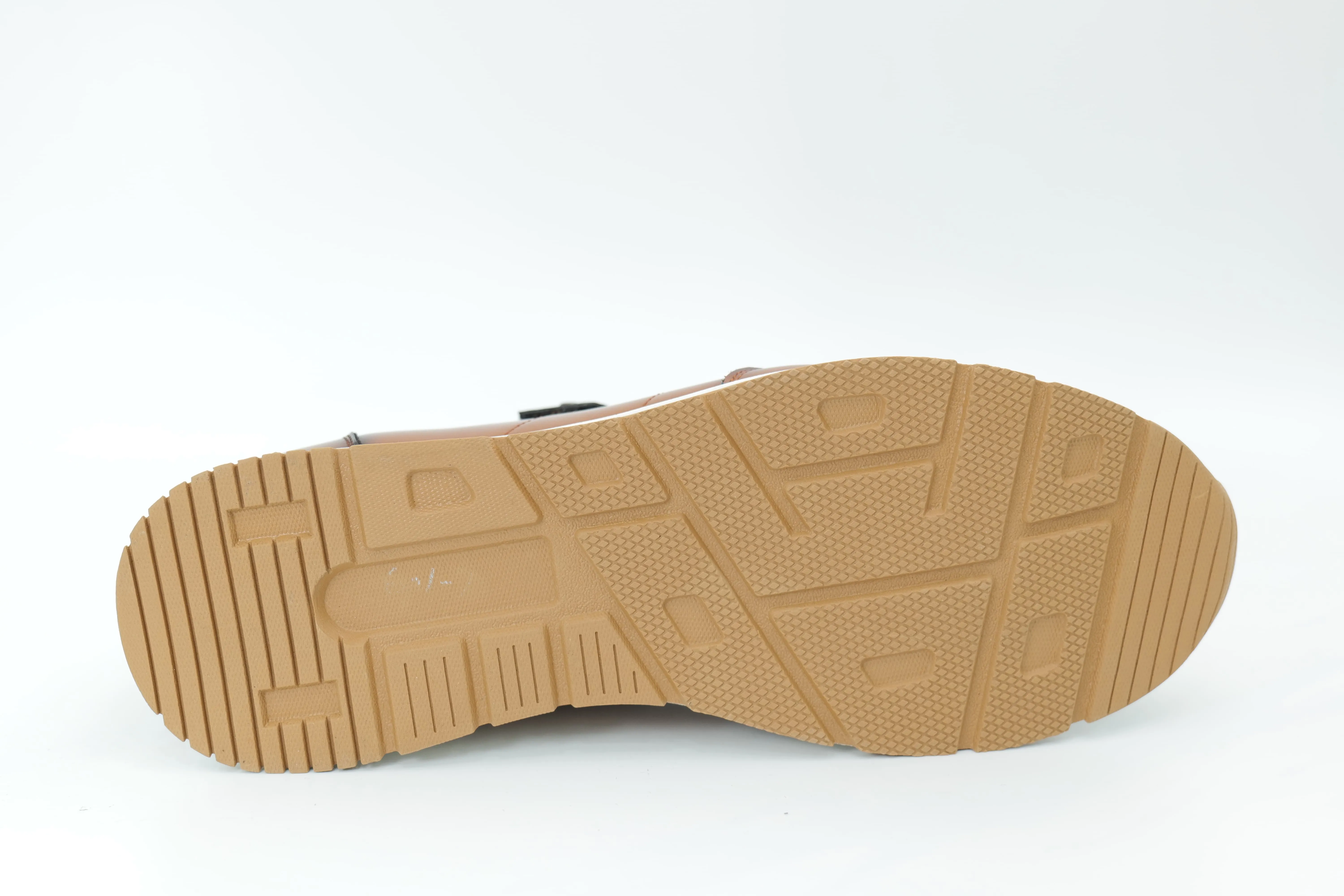 Sports shoes