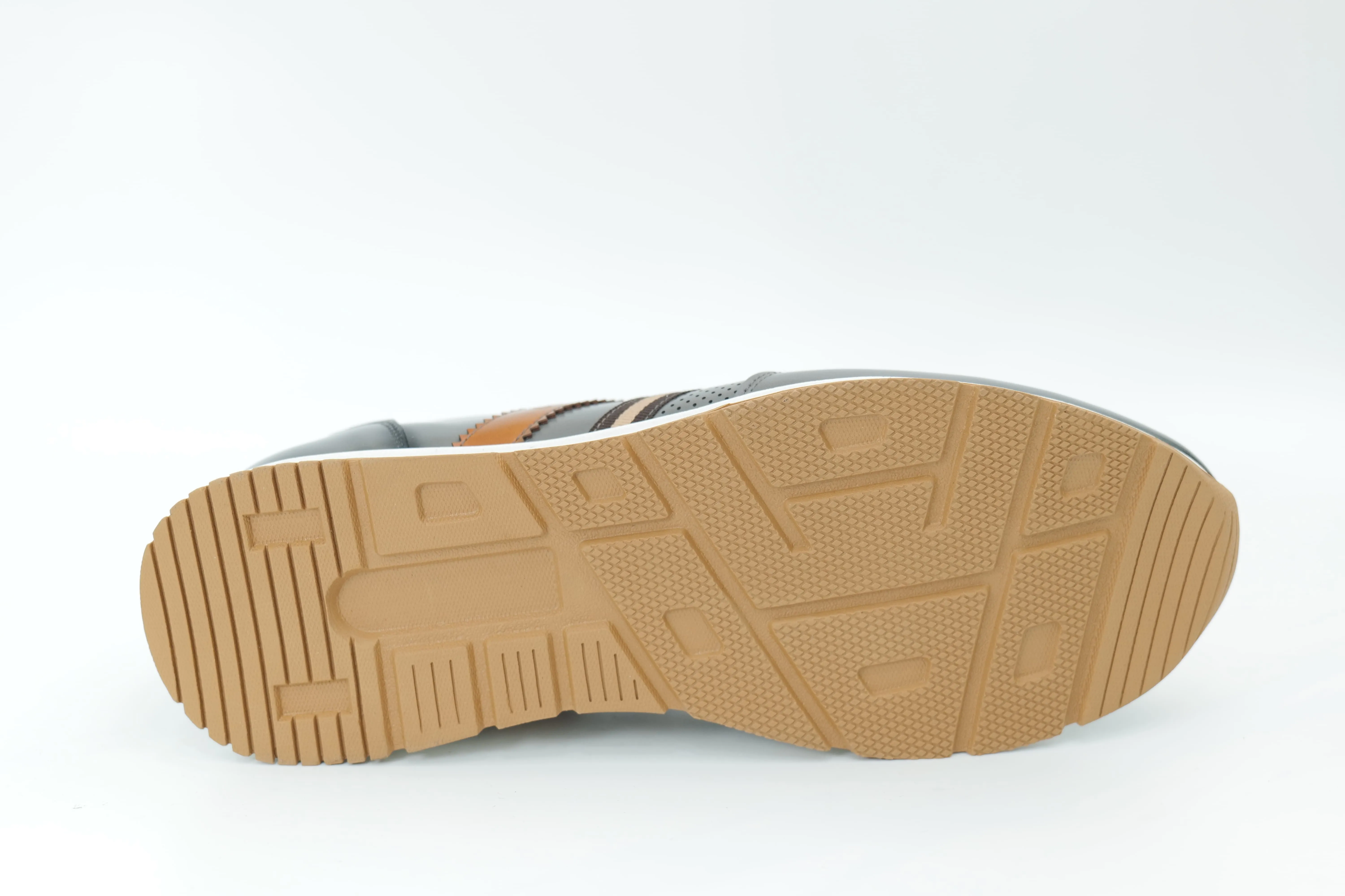 Sports shoes