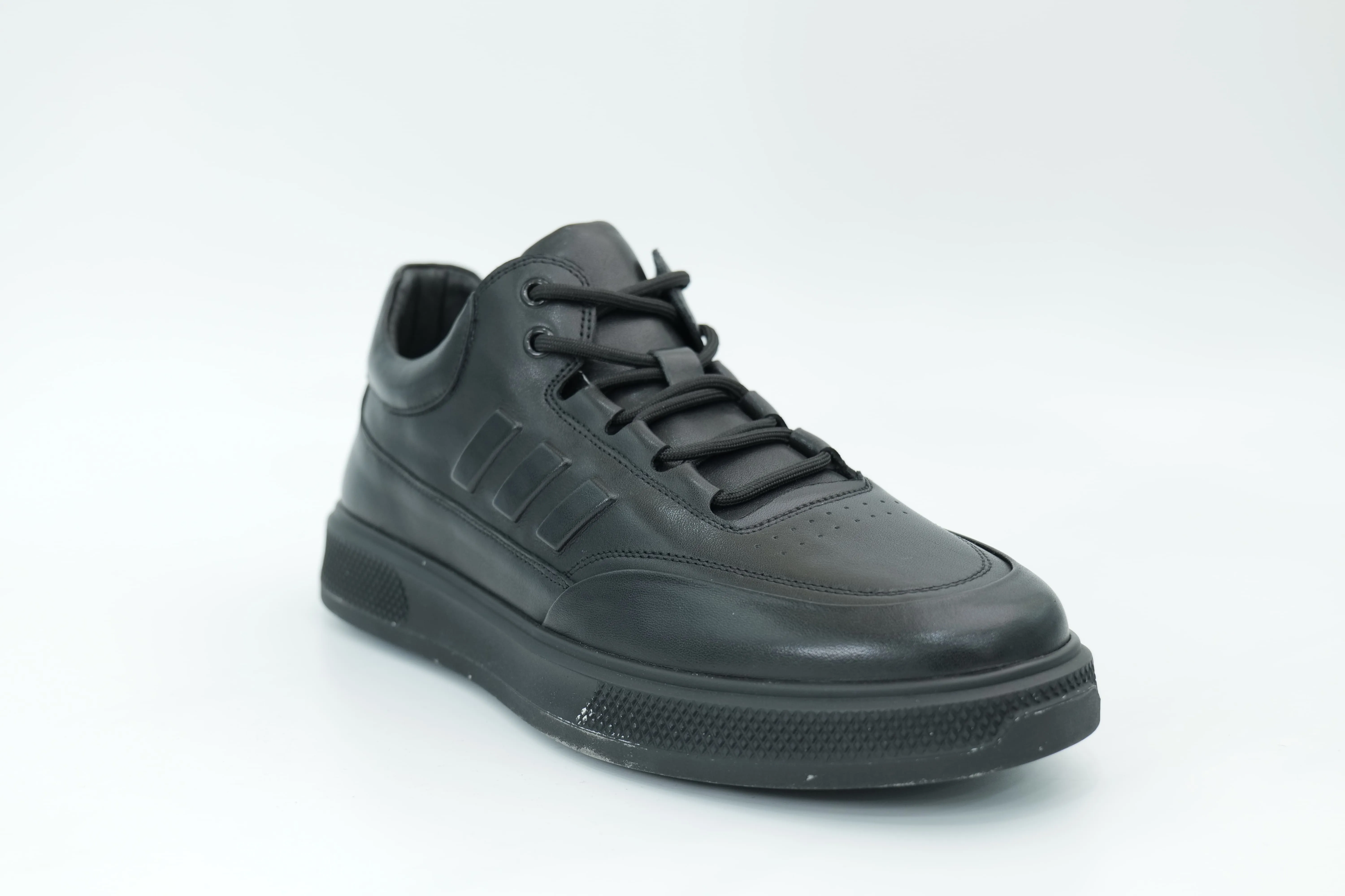 Sports shoes