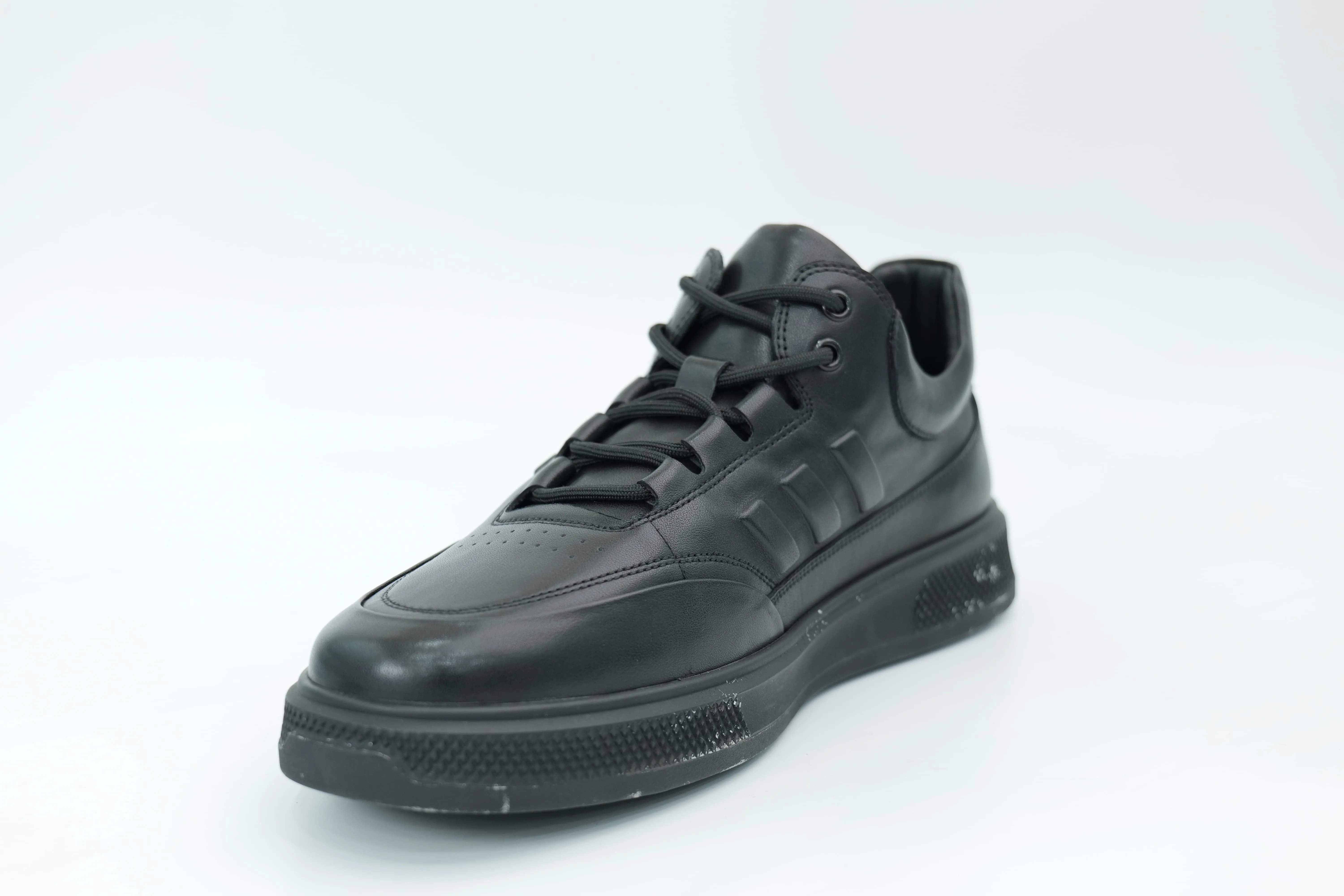 Sports shoes