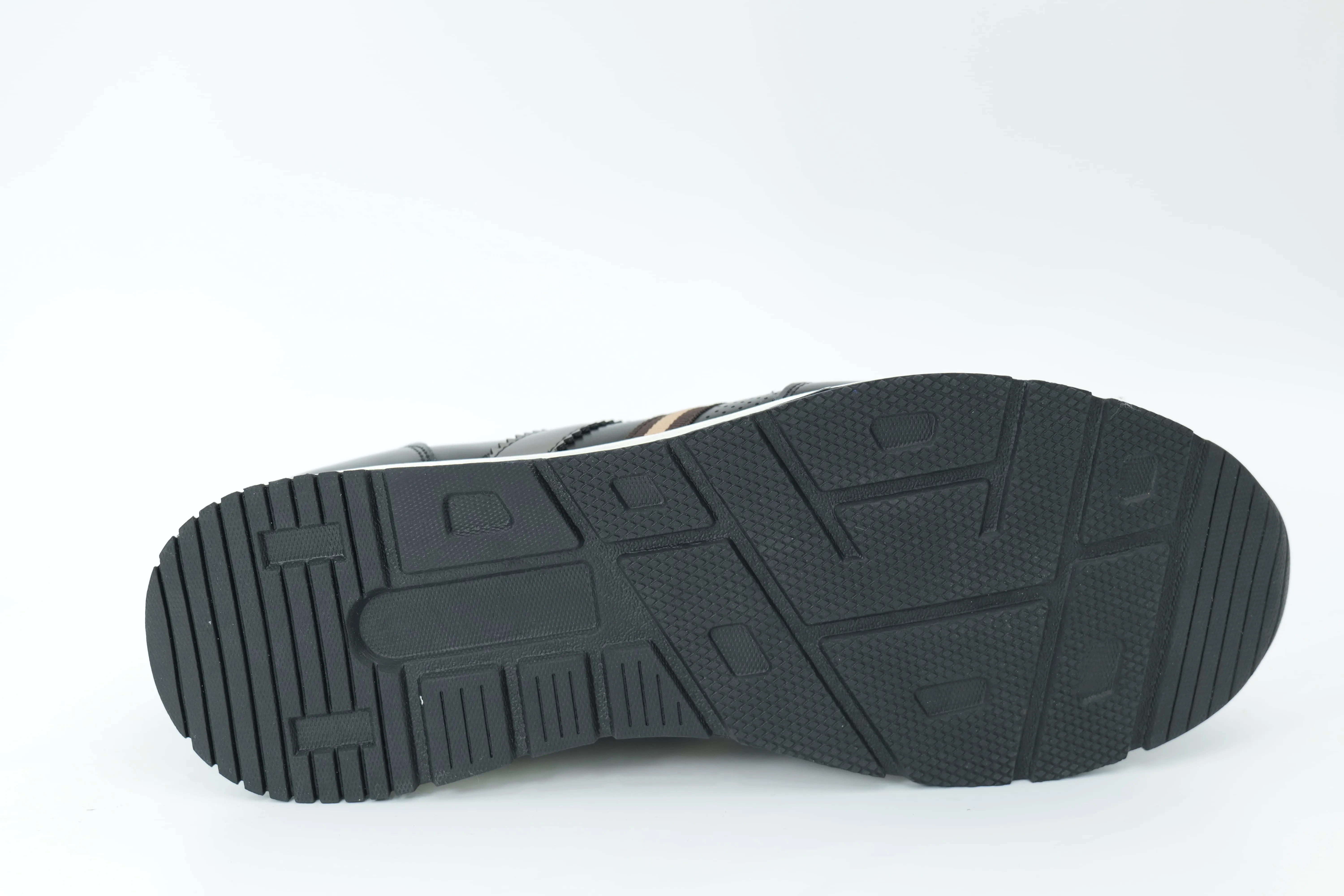 Sports shoes