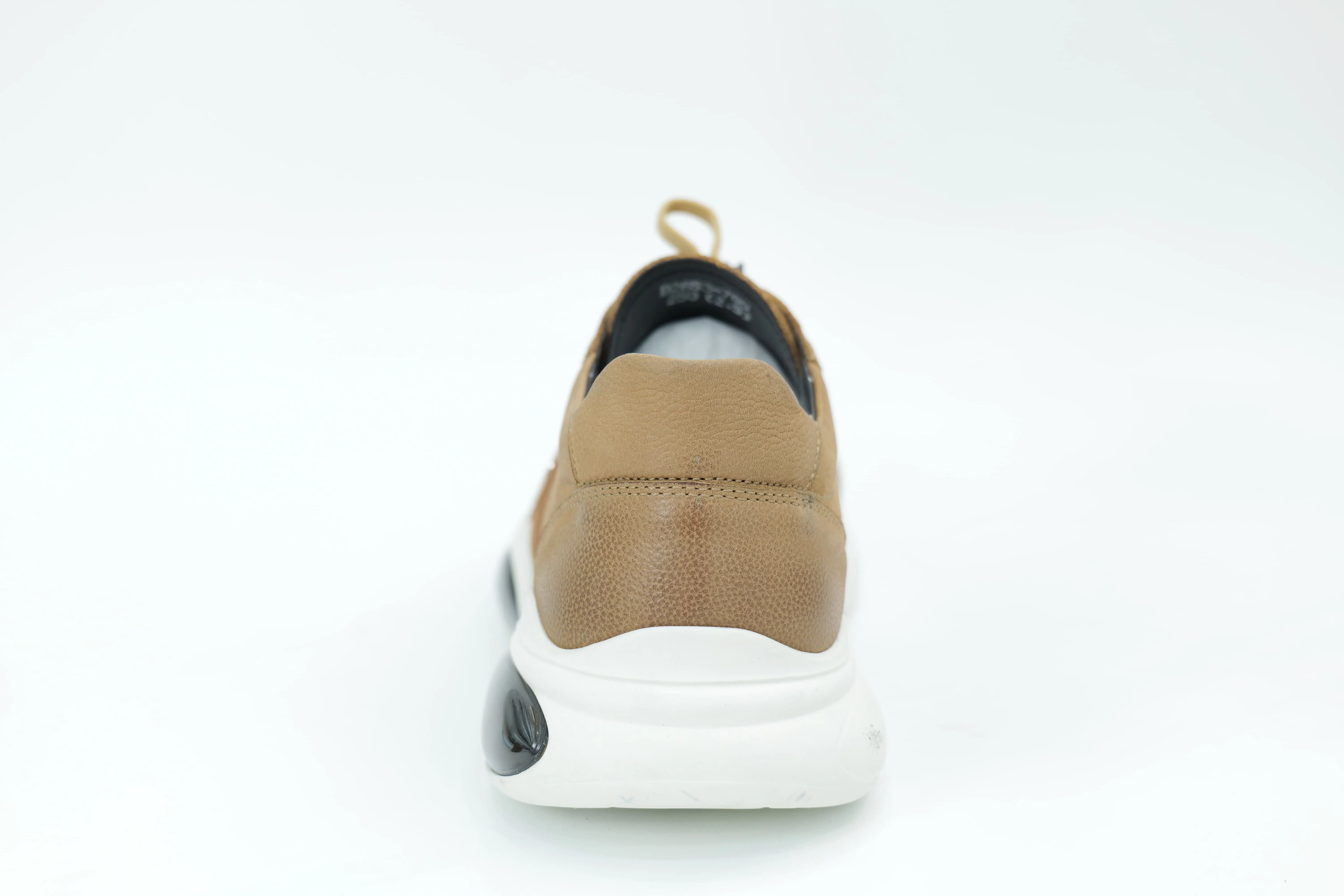 Sports shoes