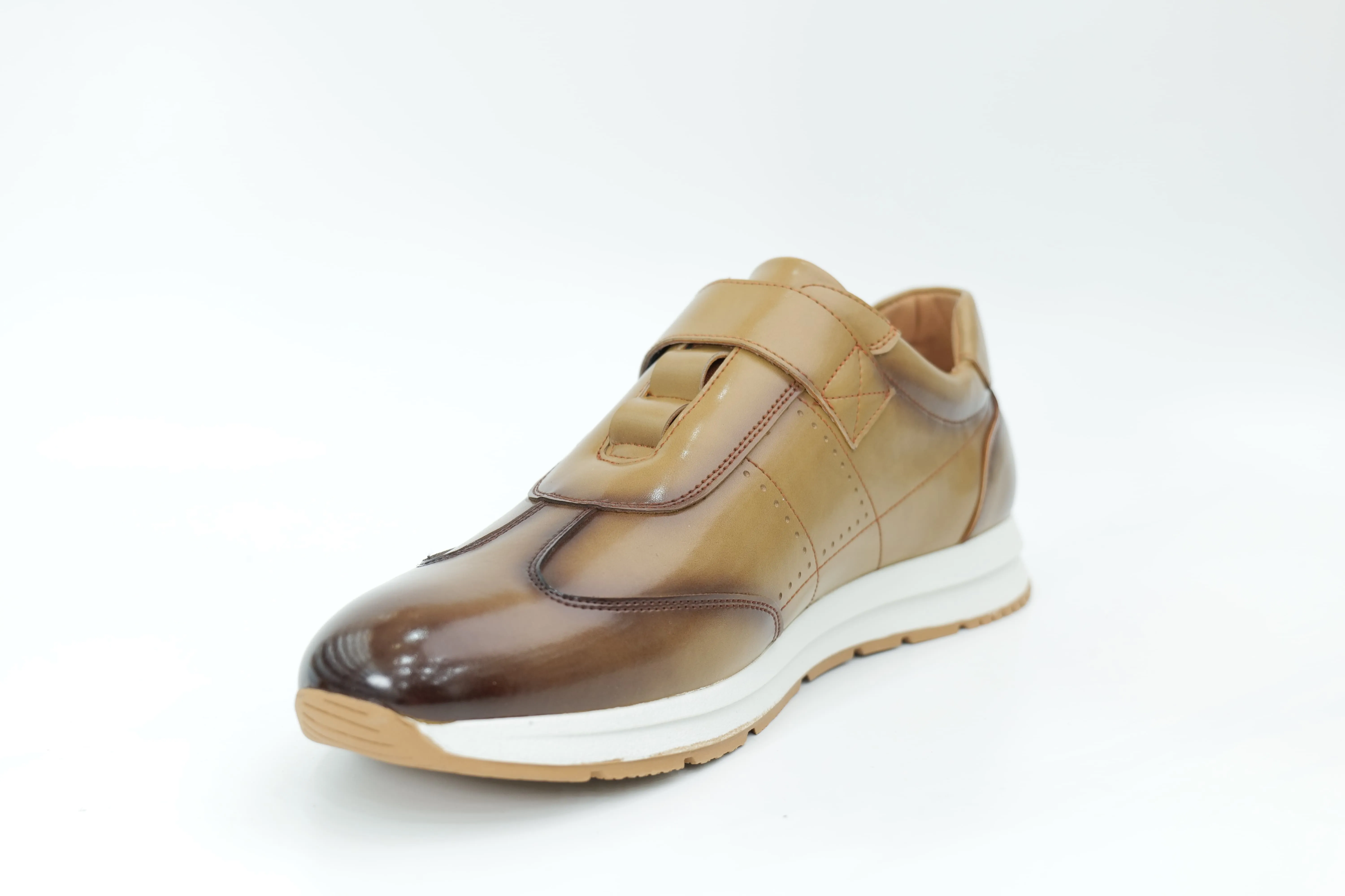 Sports shoes