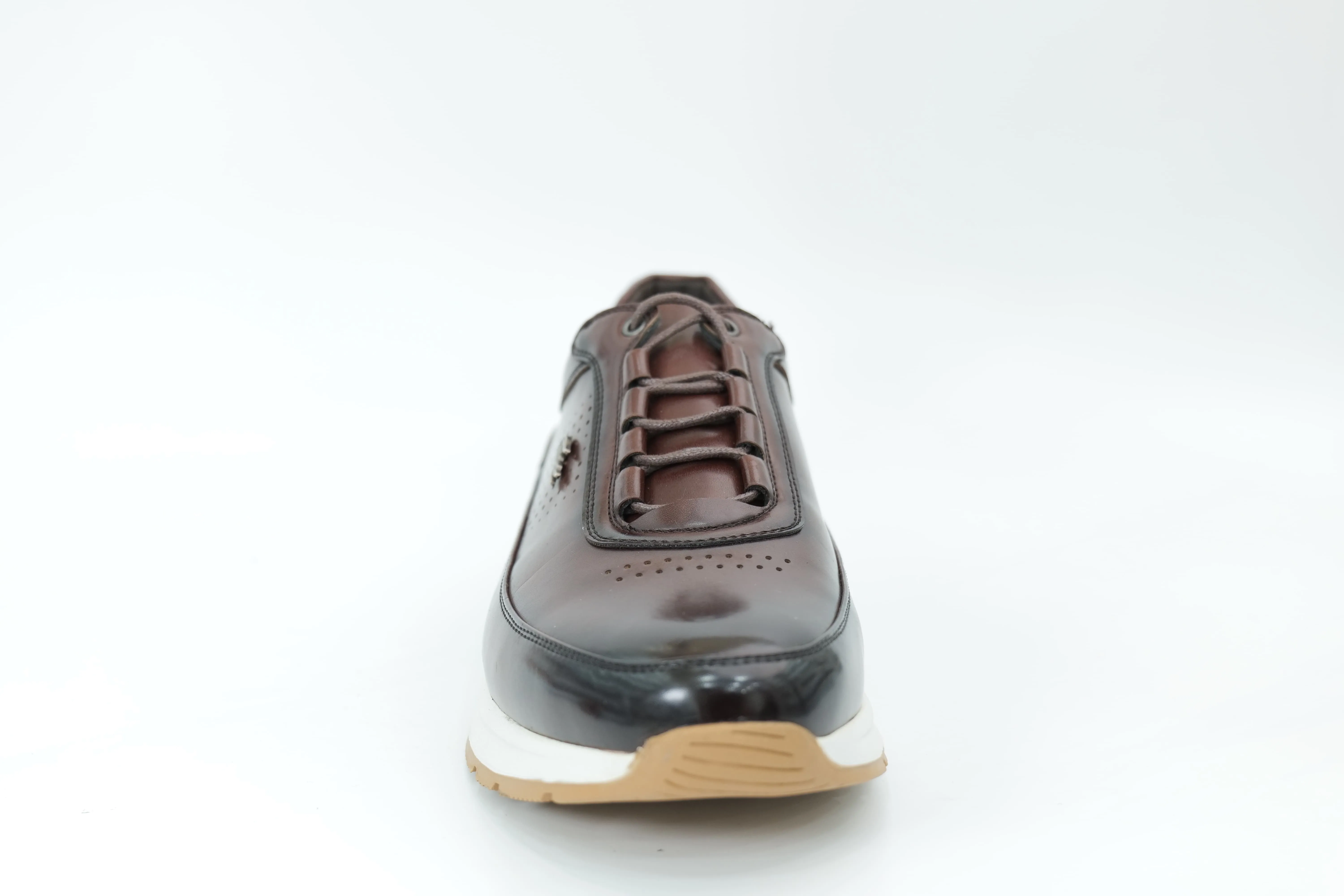 Sports shoes