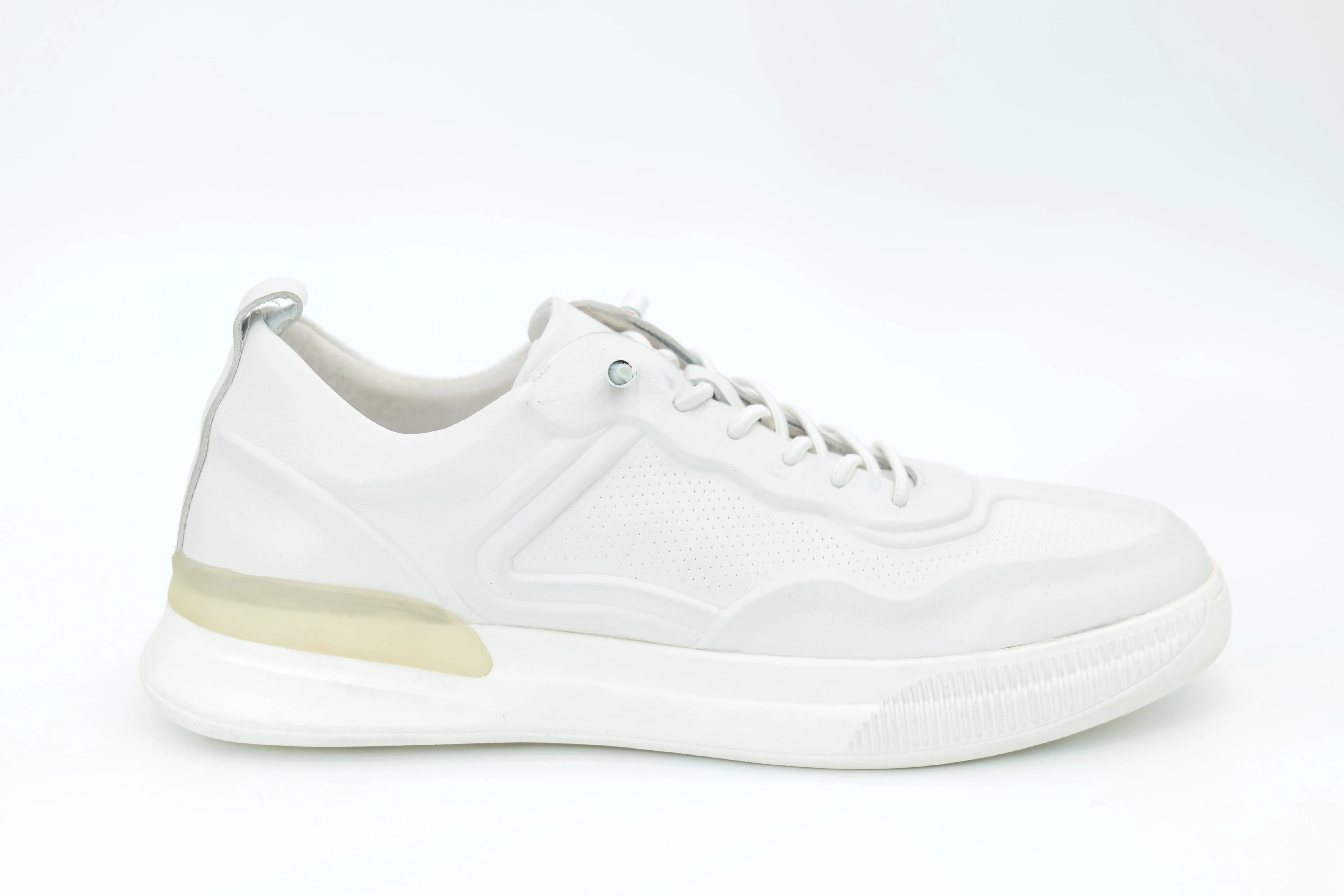 Sports shoes