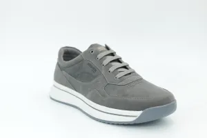 Sports shoes