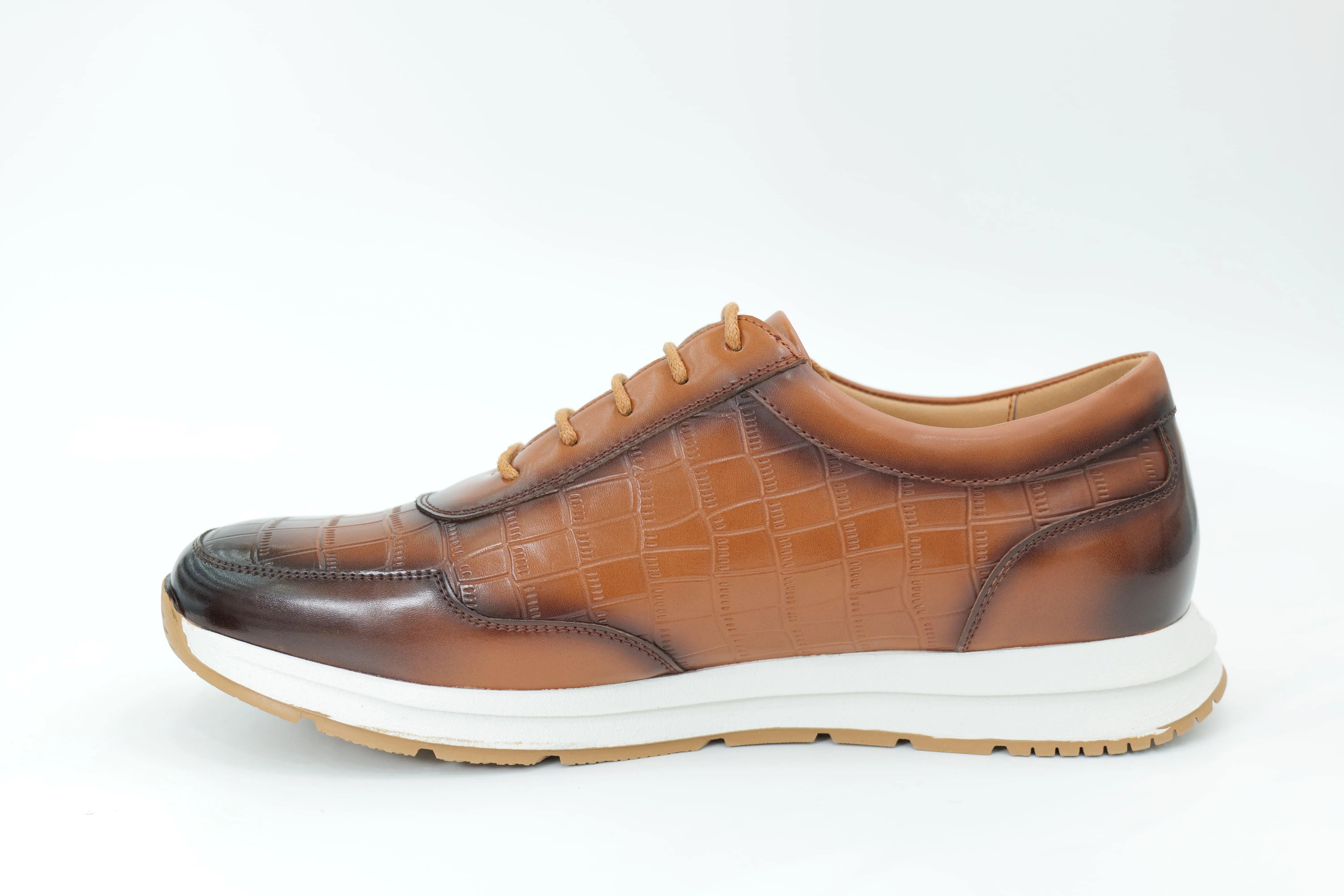 Sports shoes