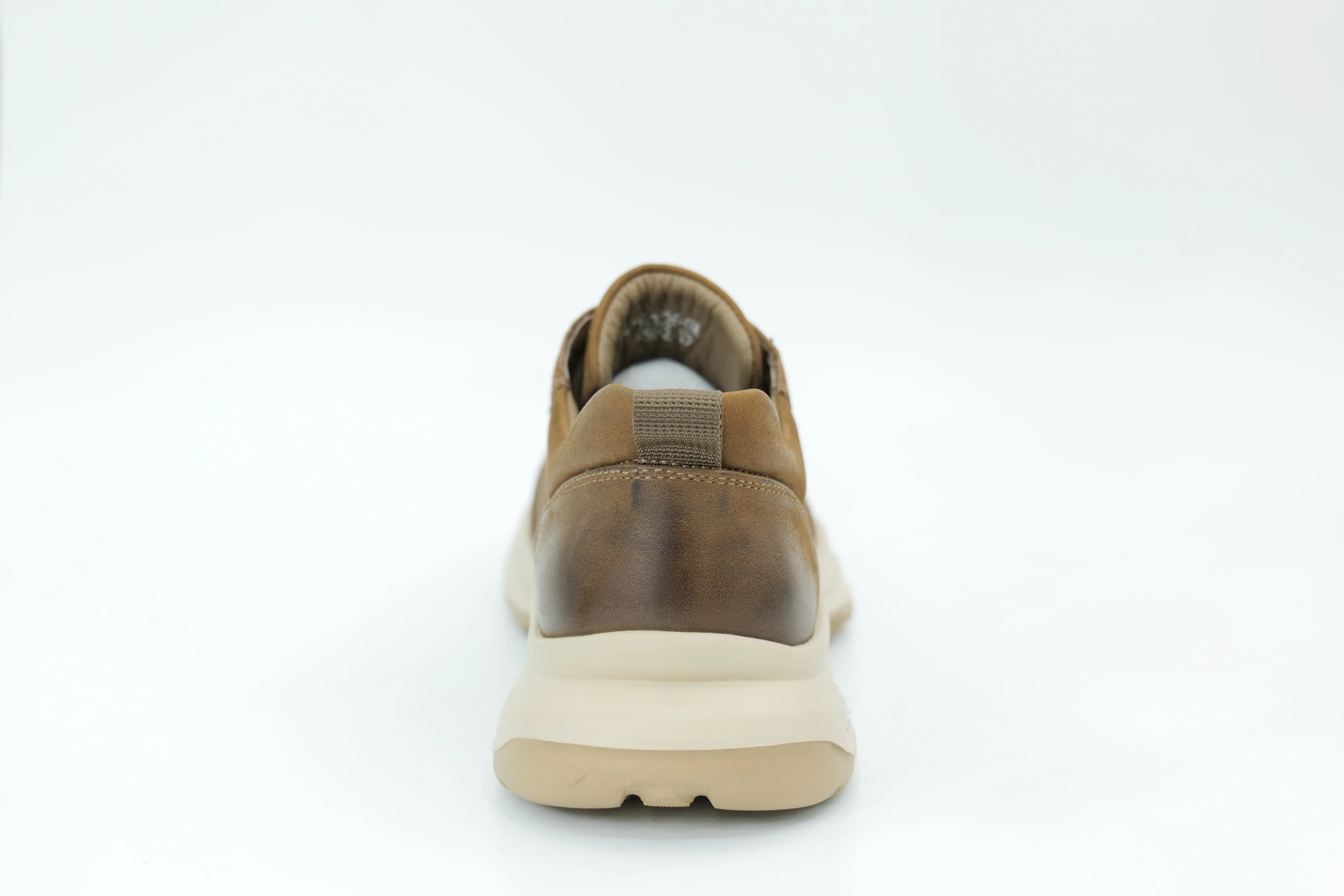 Sports shoes