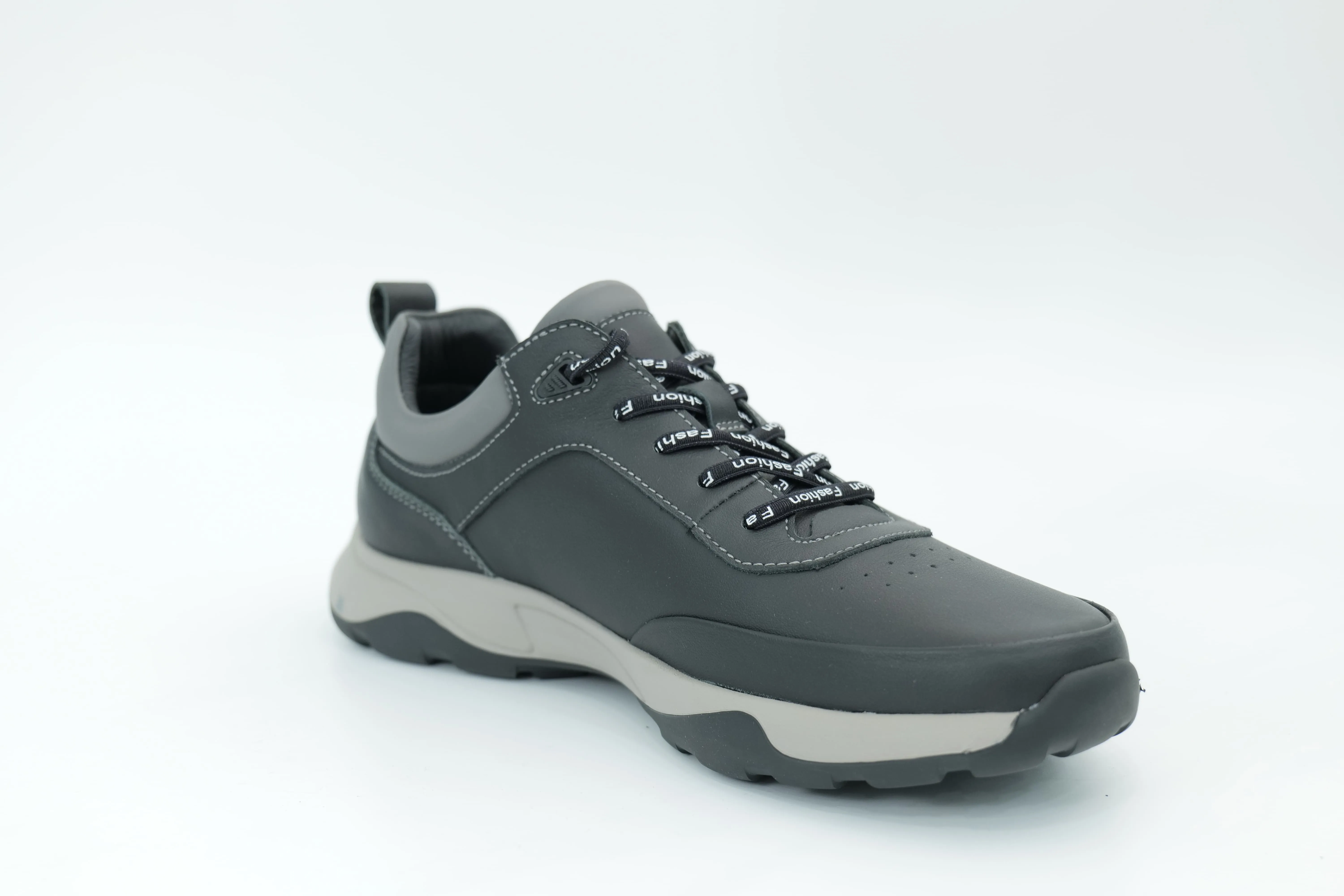 Sports shoes