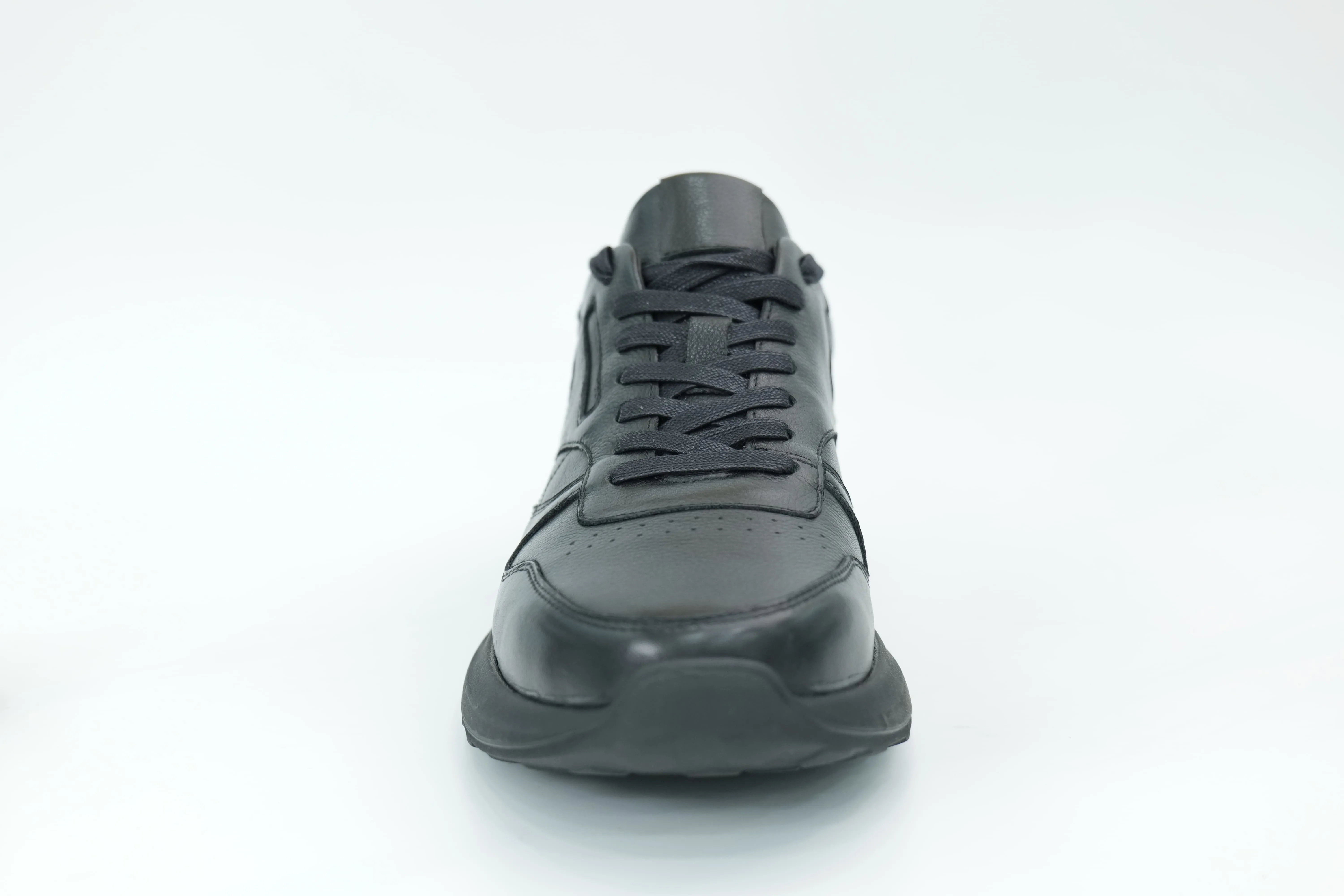 Sports shoes