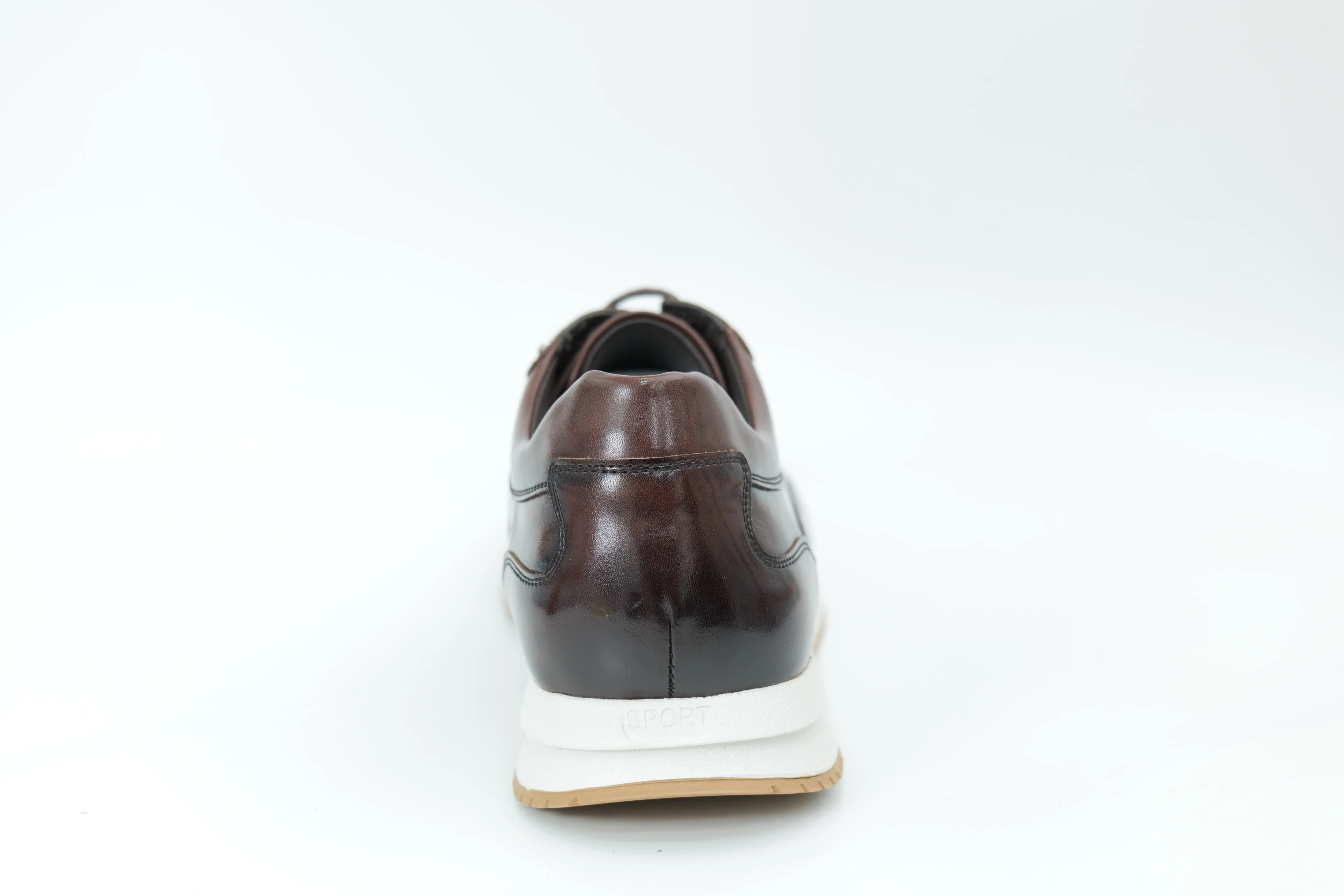 Sports shoes