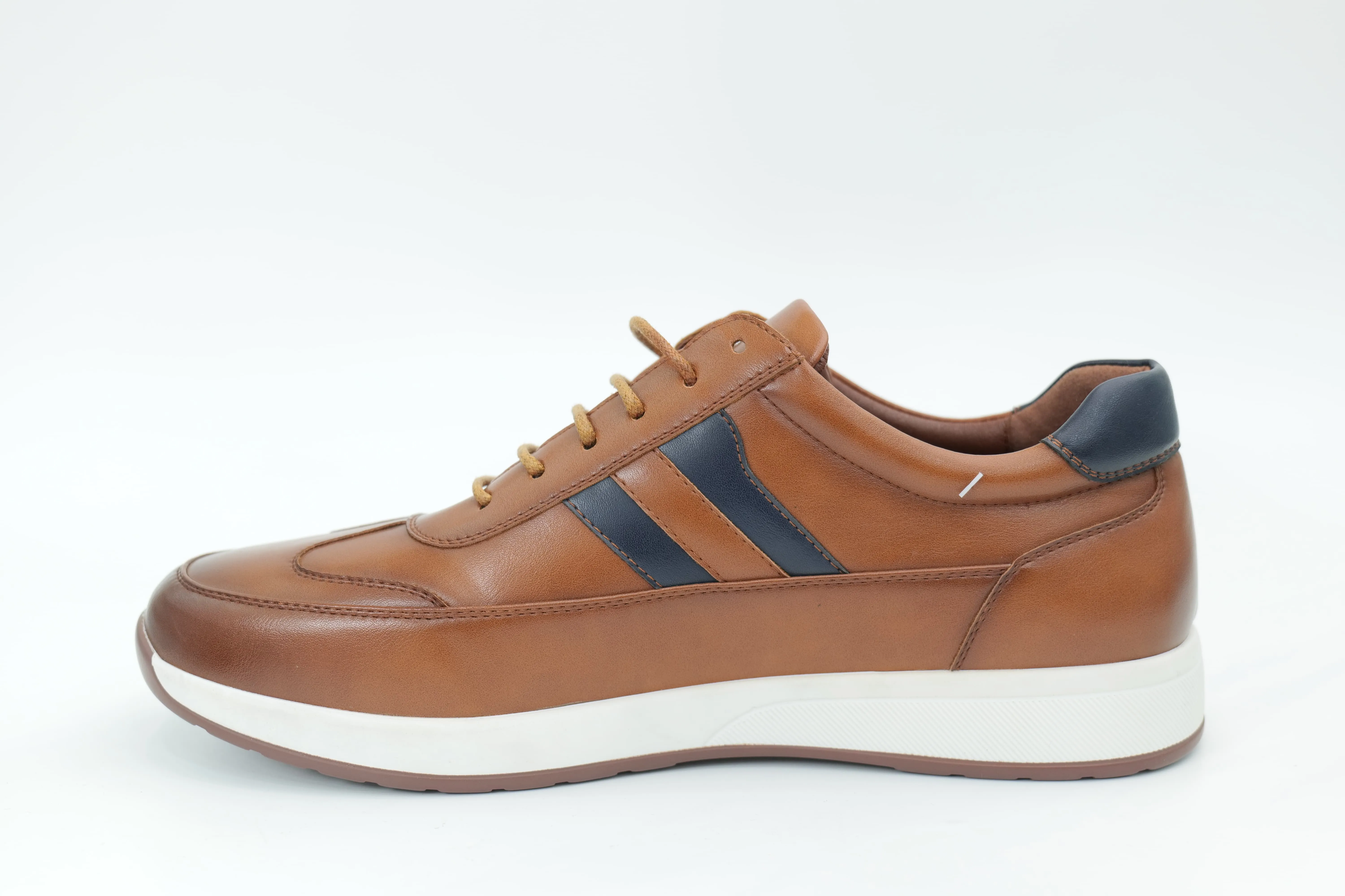 Sports shoes