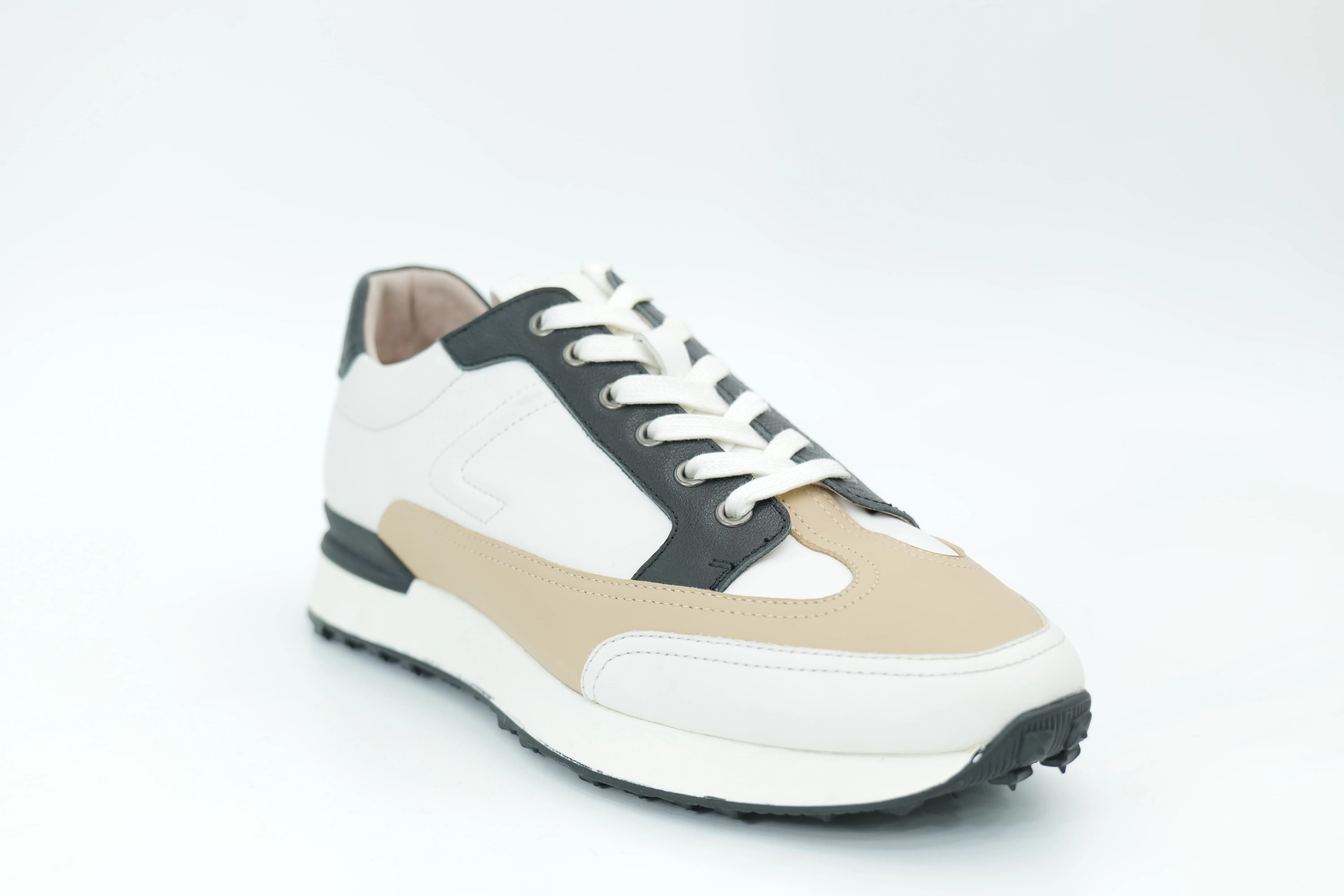 Sports shoes
