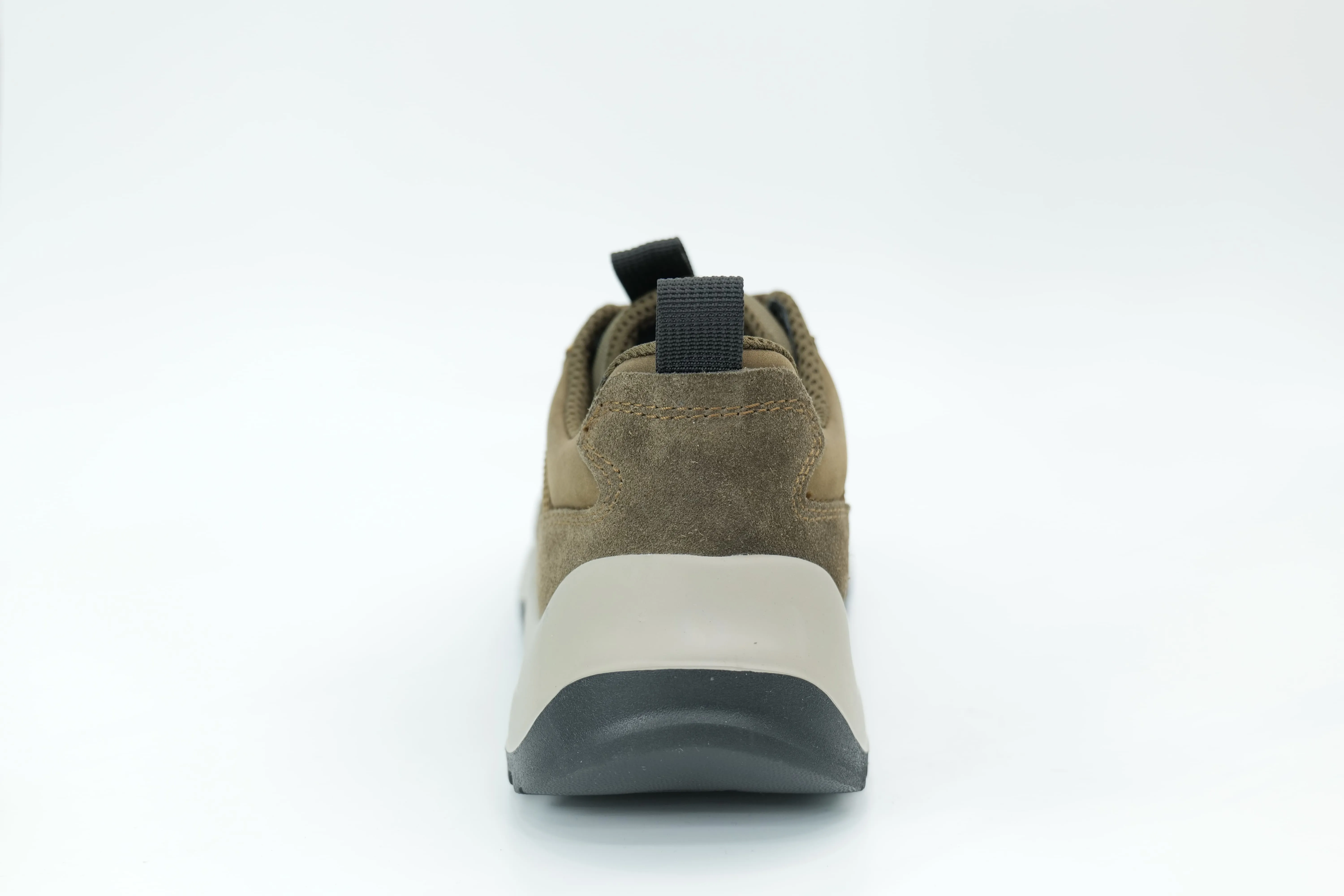 Sports shoes