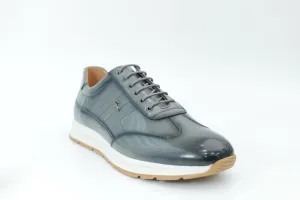 Sports shoes