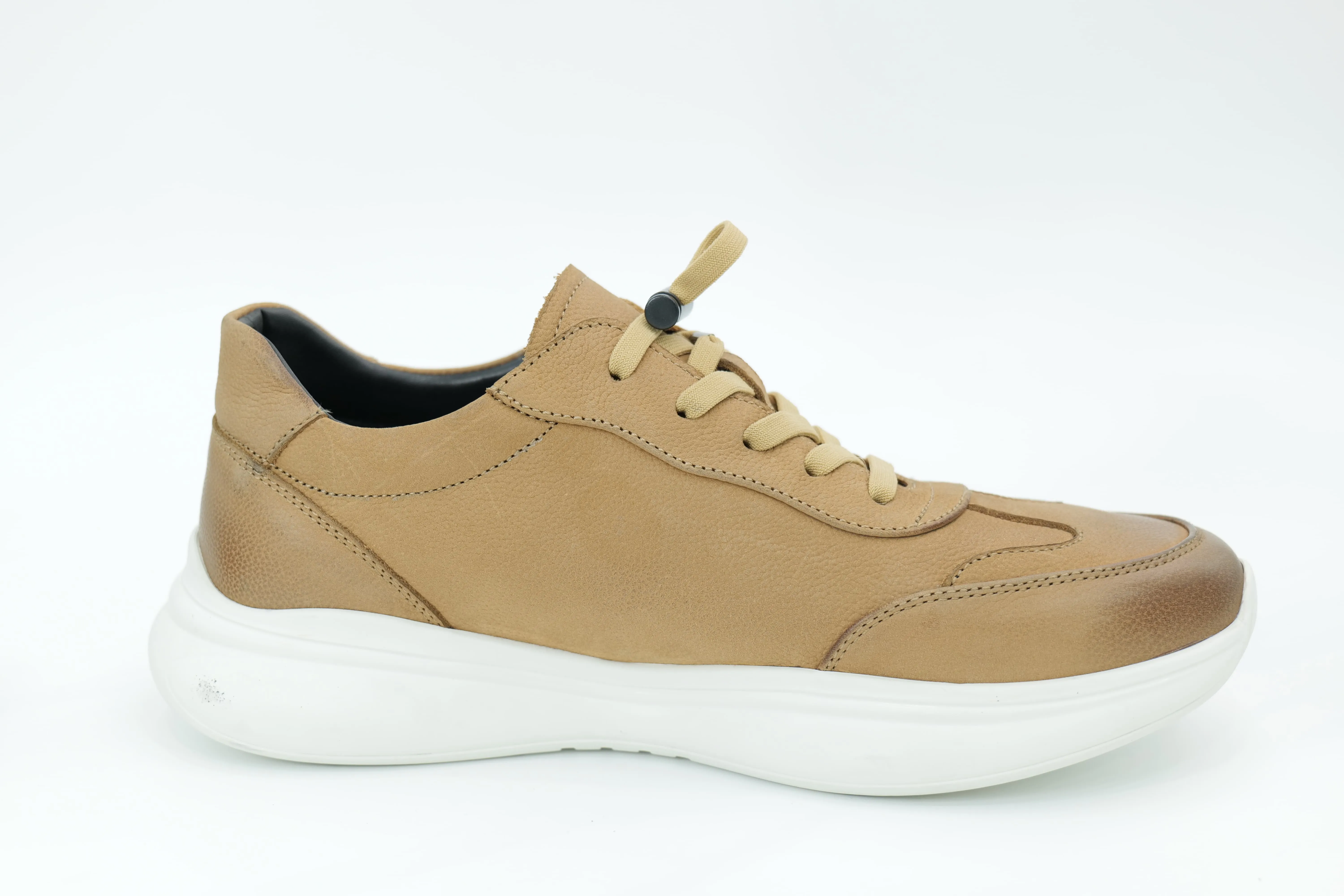 Sports shoes