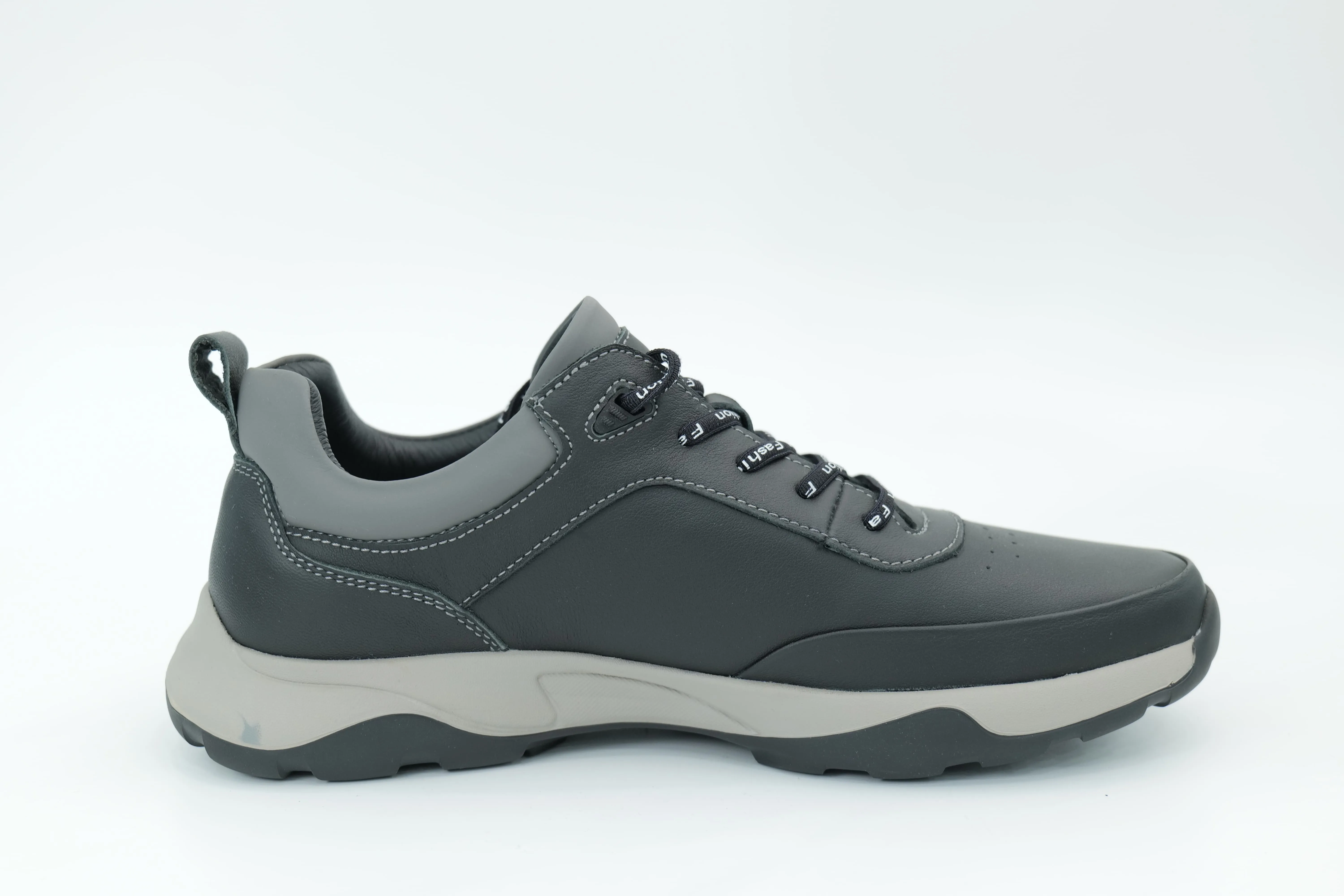 Sports shoes