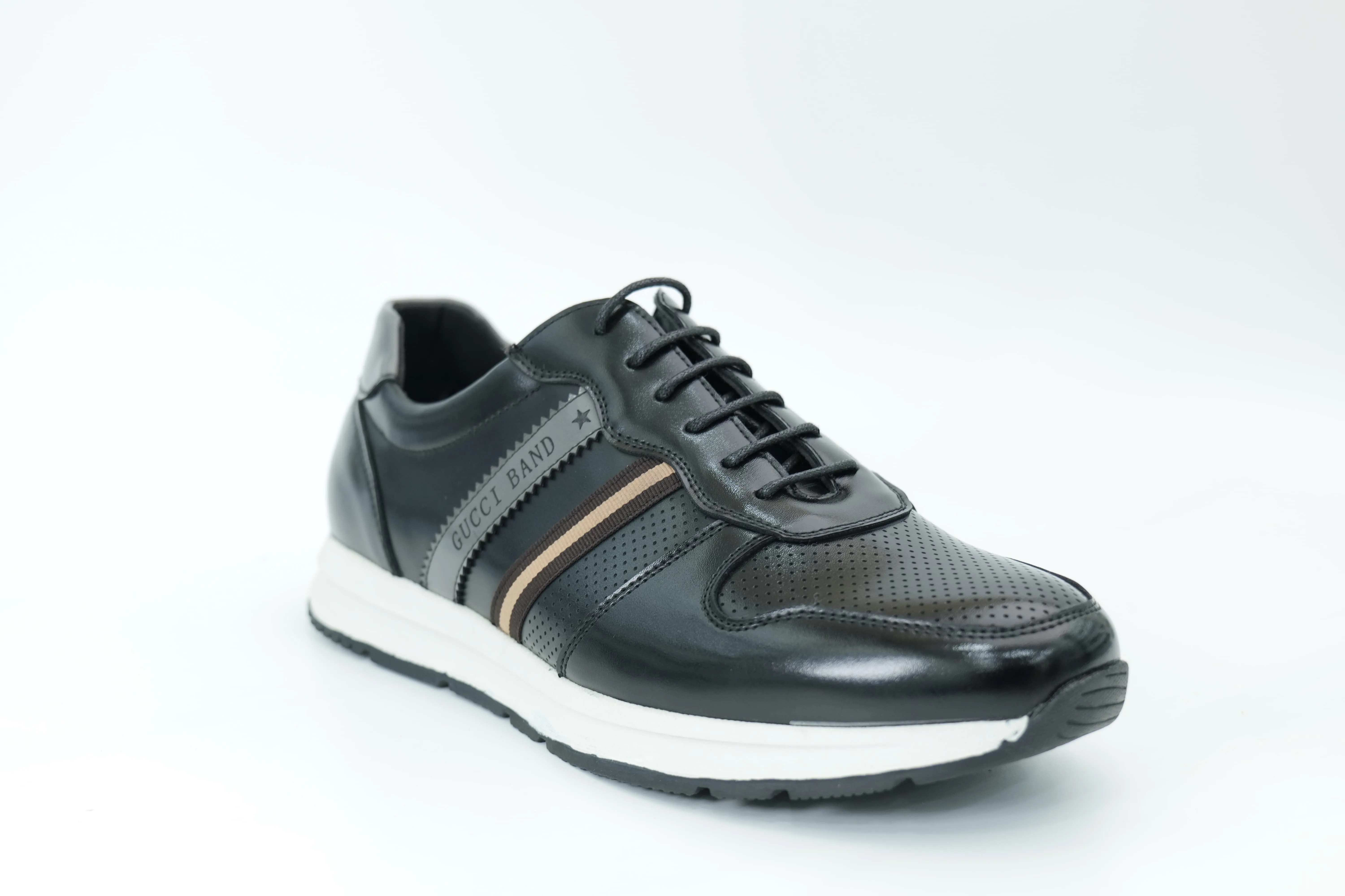 Sports shoes