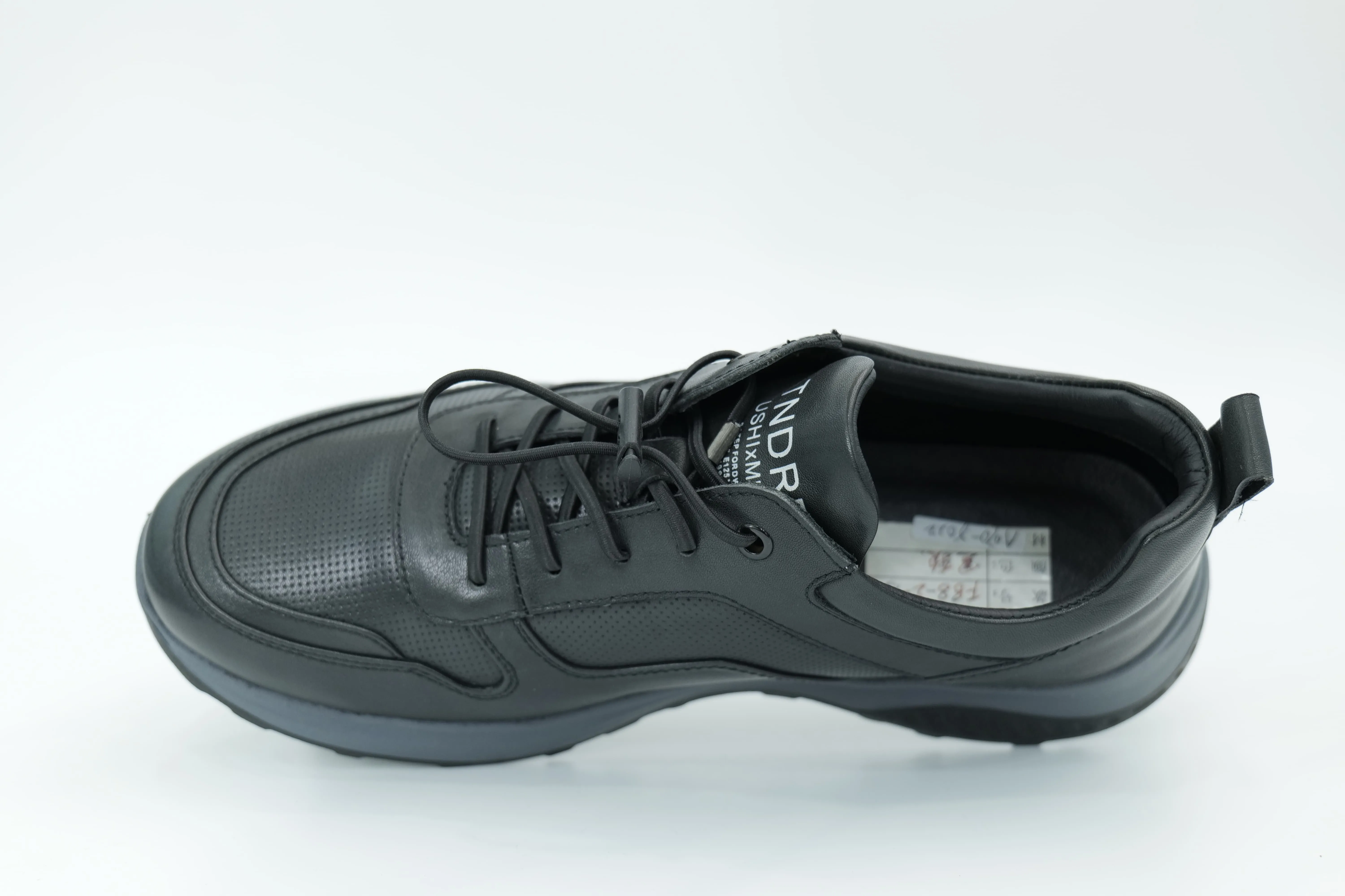 Sports shoes