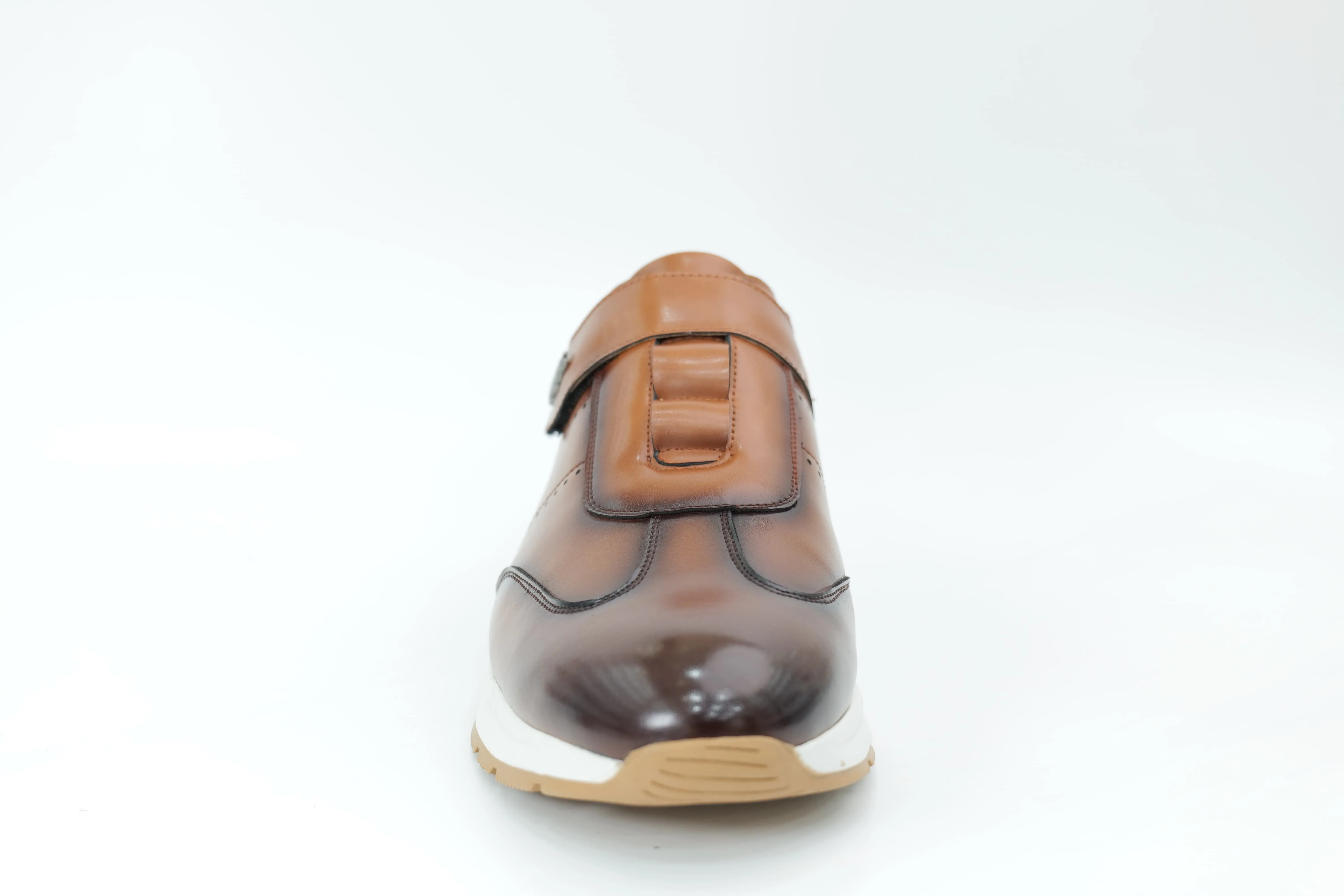 Sports shoes