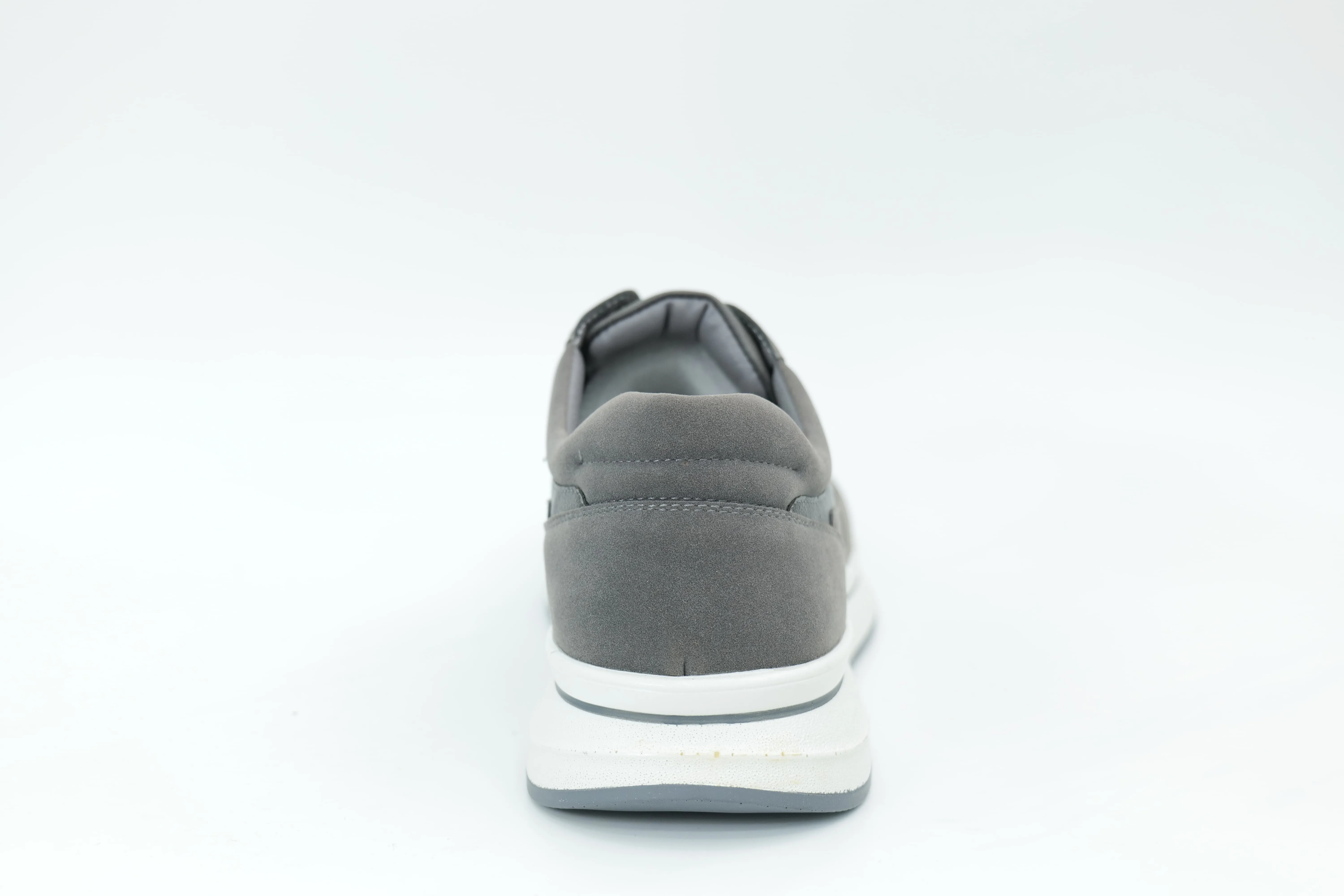 Sports shoes
