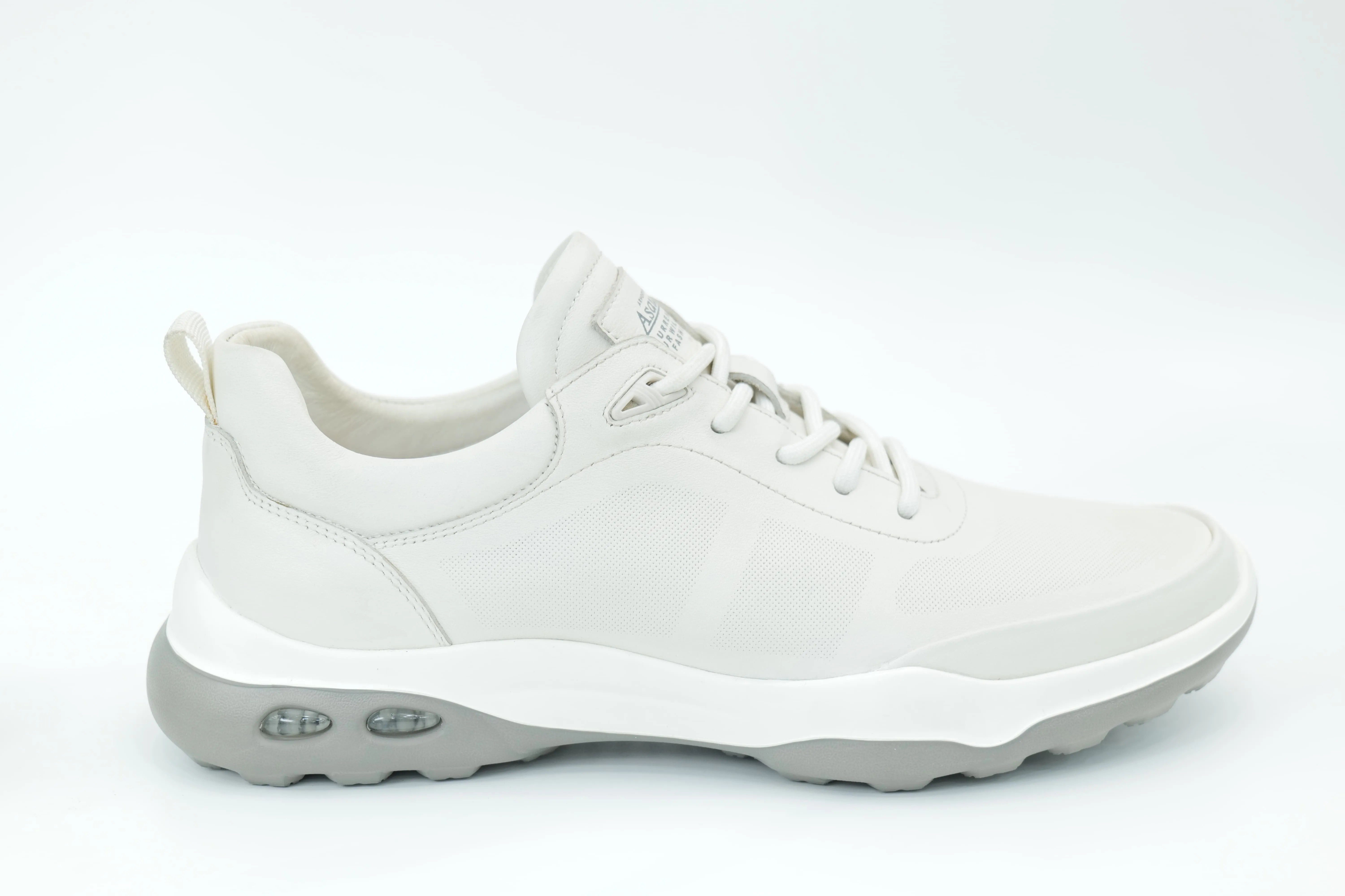 Sports shoes